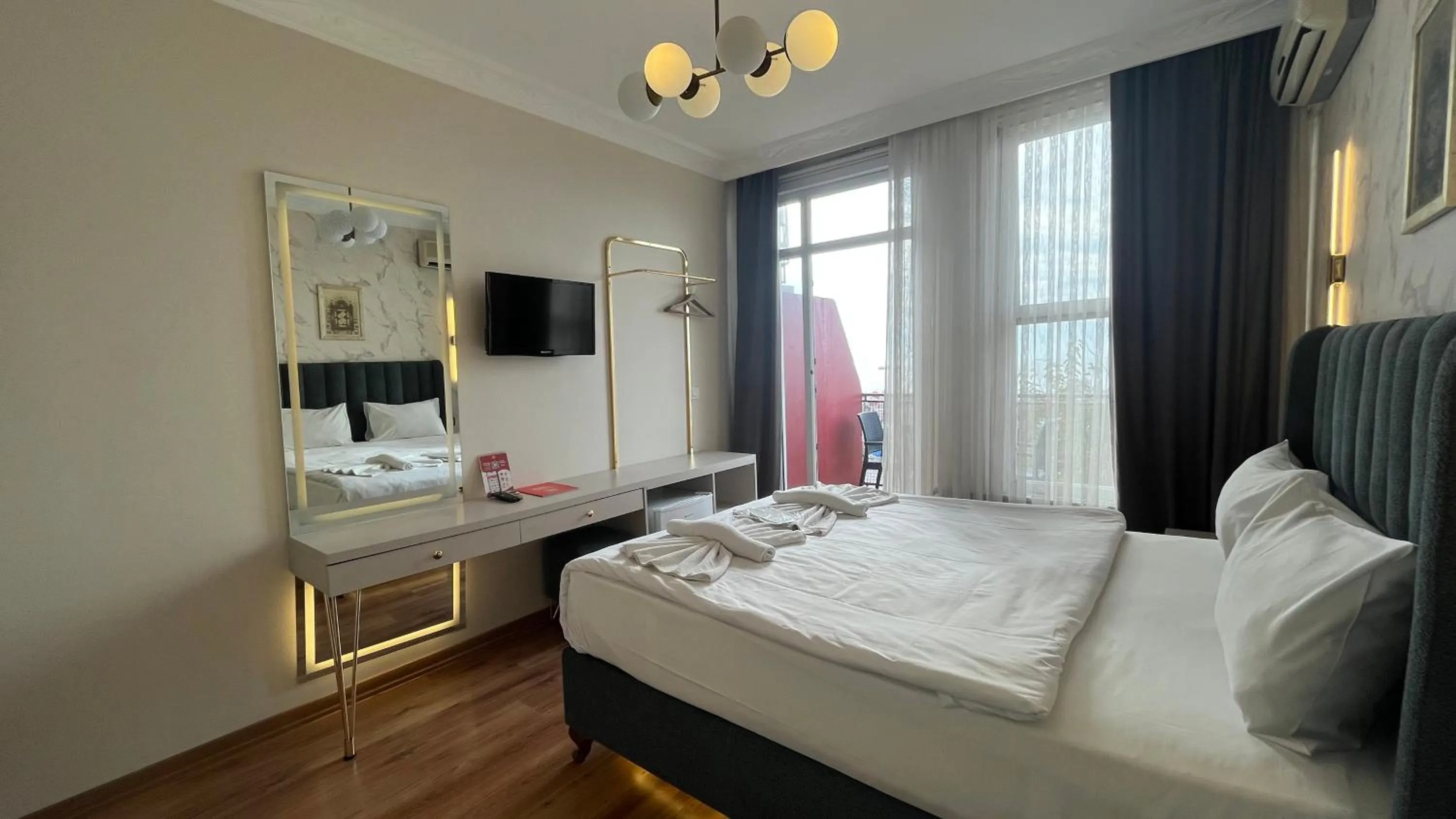 Bed in Hotel Tulip House