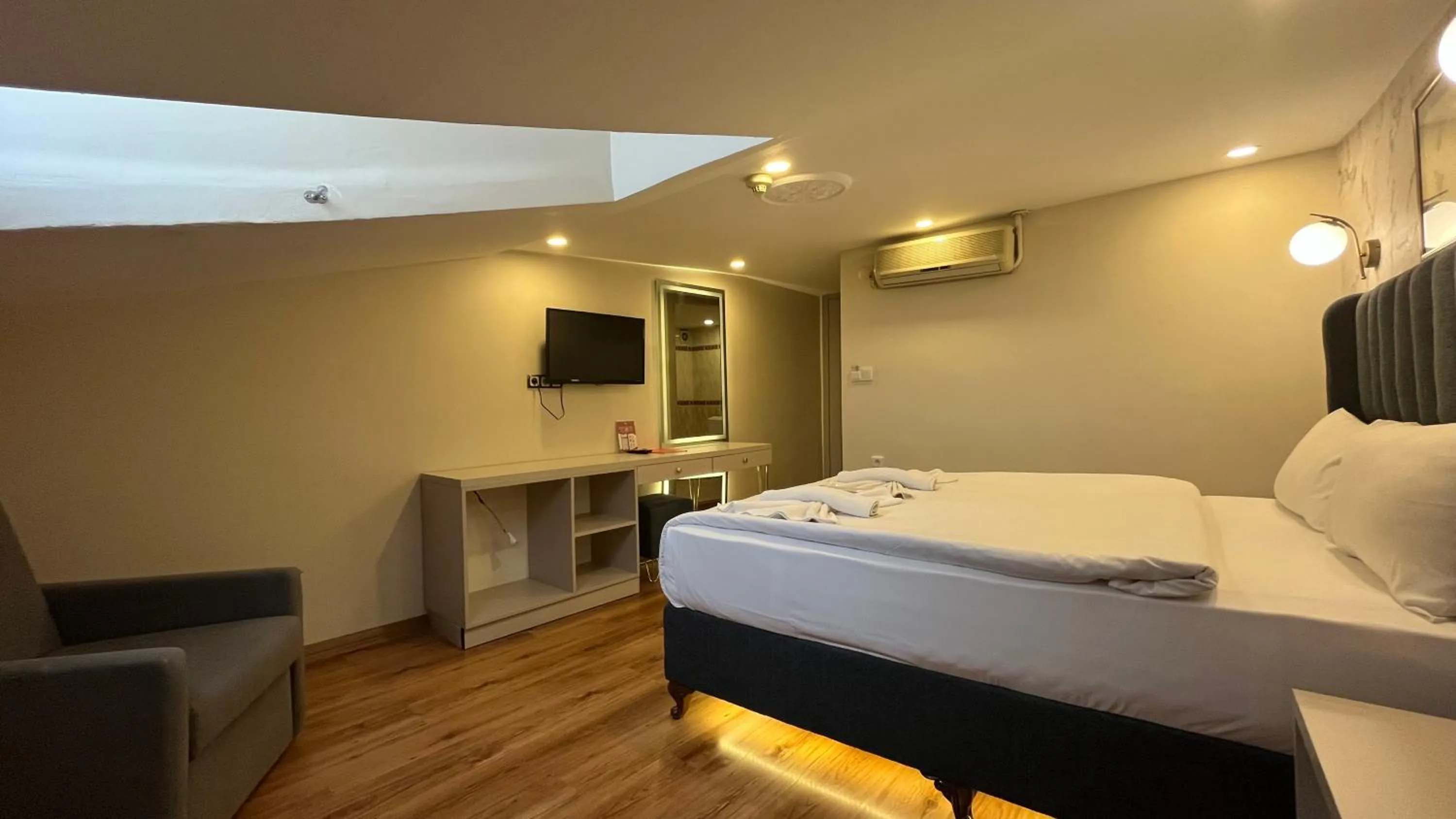 Bed in Hotel Tulip House