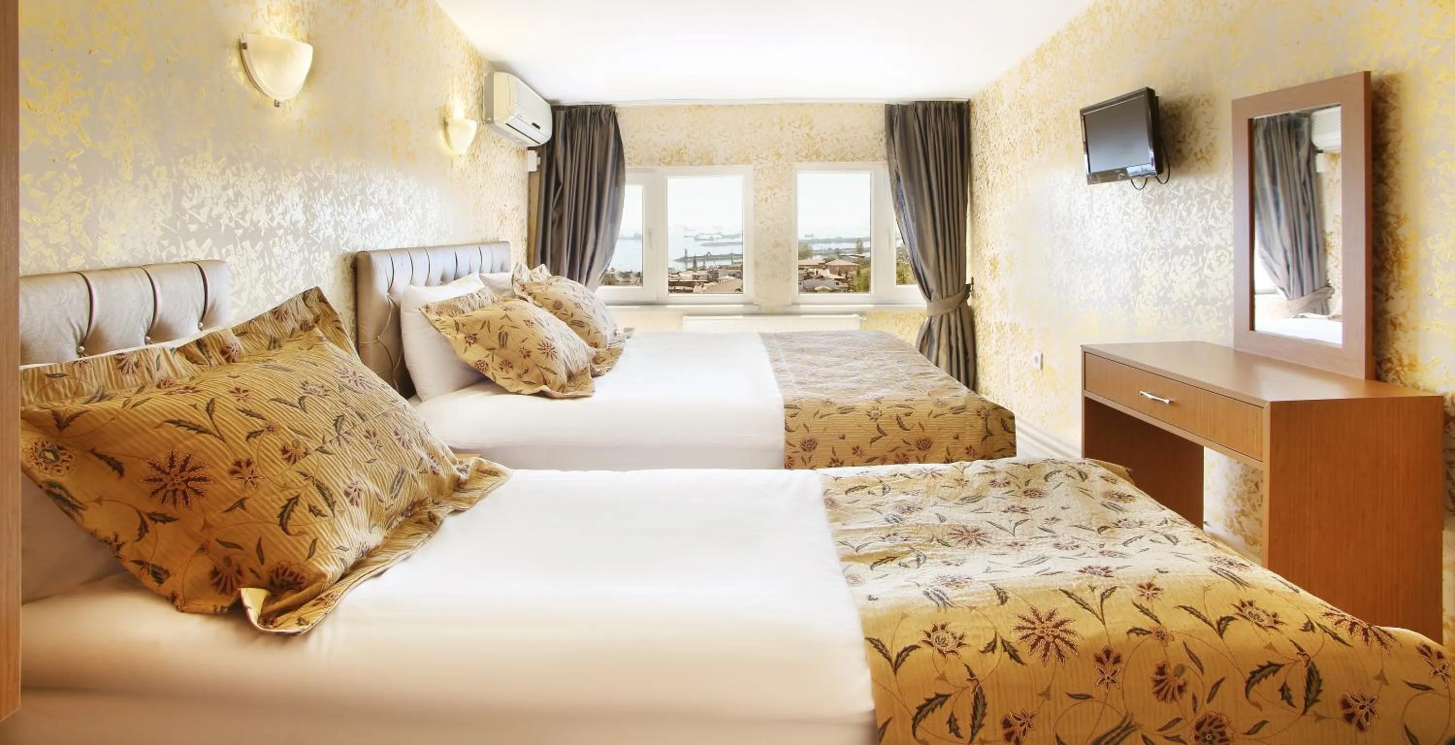 Photo of the whole room, Bed in Theodian Hotel