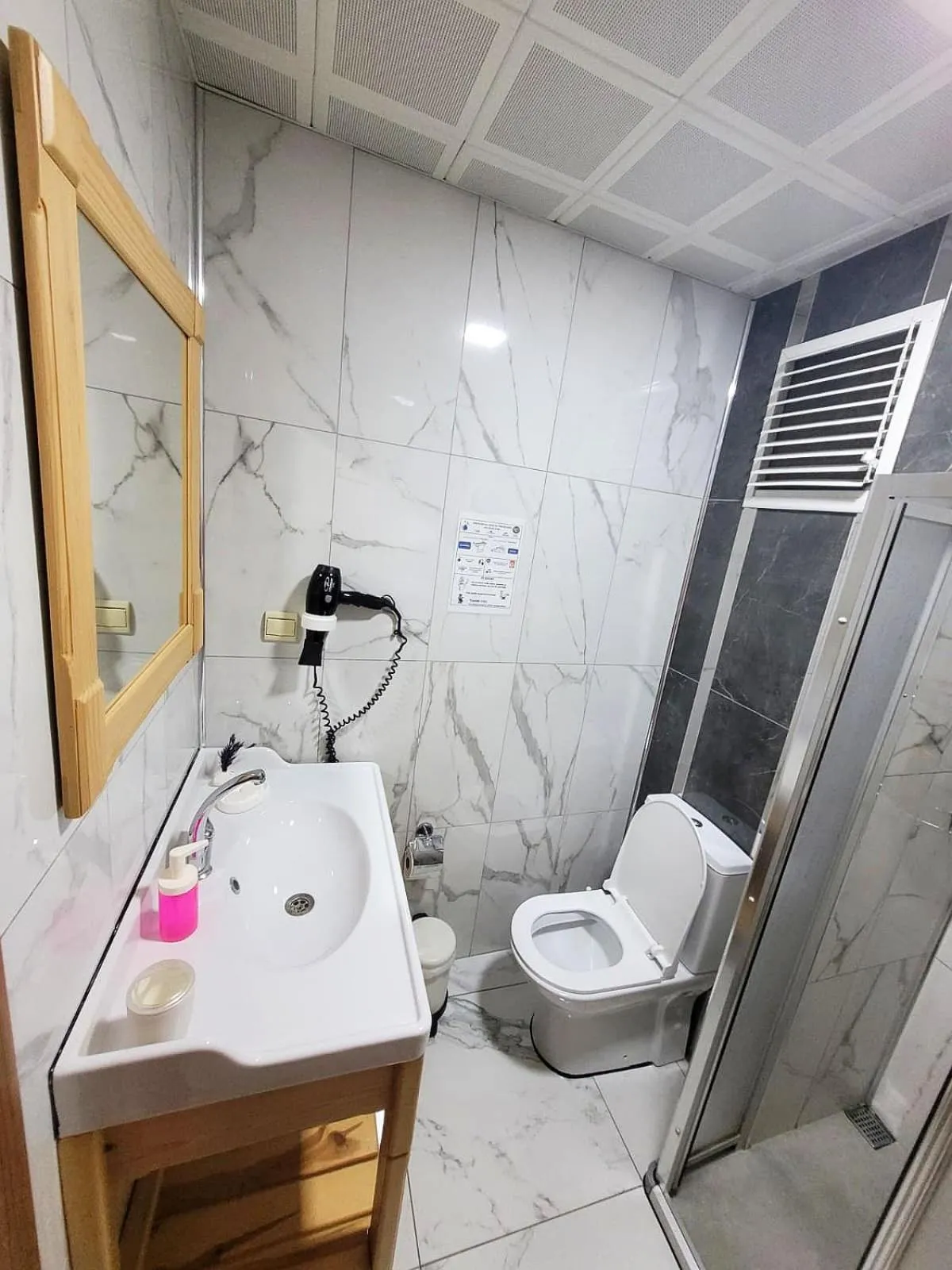 Bathroom in Saruhan Hotel