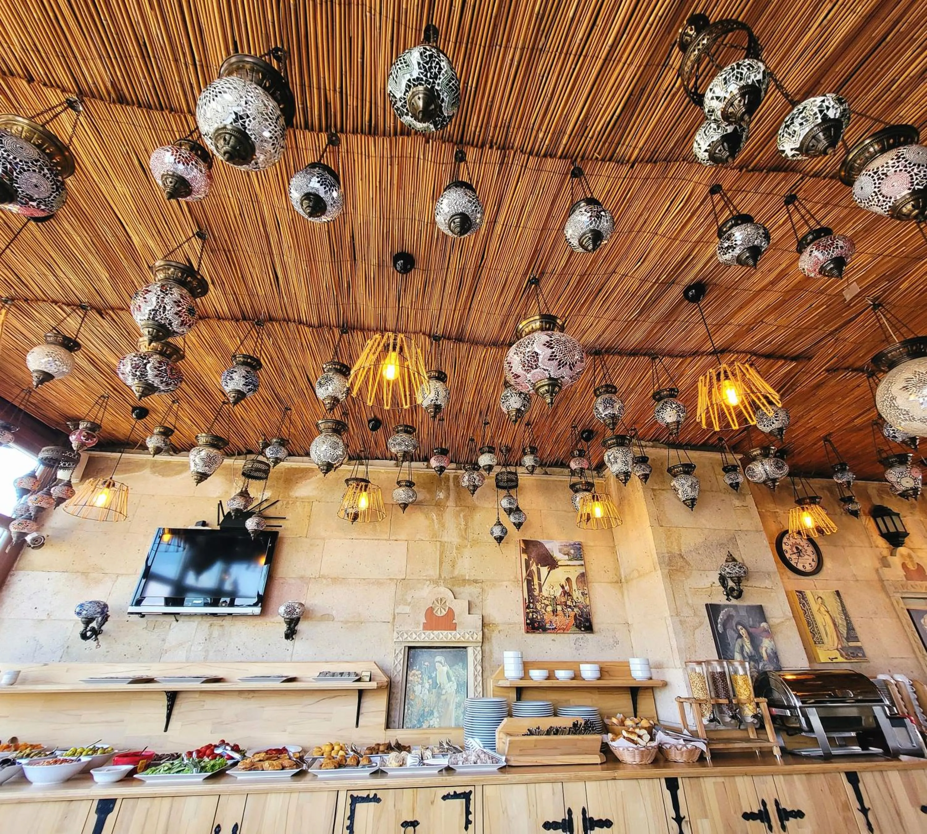 Restaurant/places to eat in Saruhan Hotel