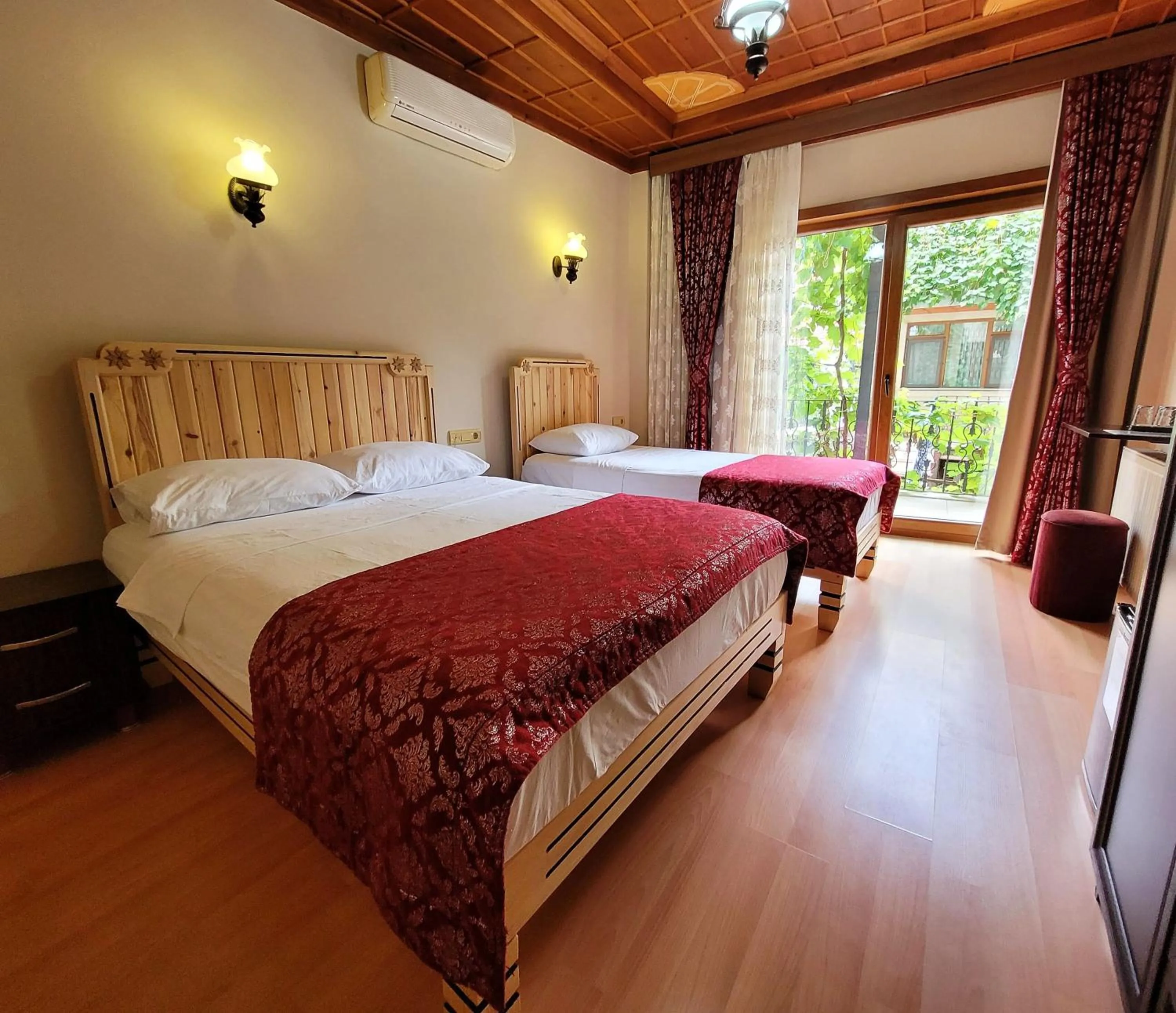 Bedroom, Bed in Saruhan Hotel