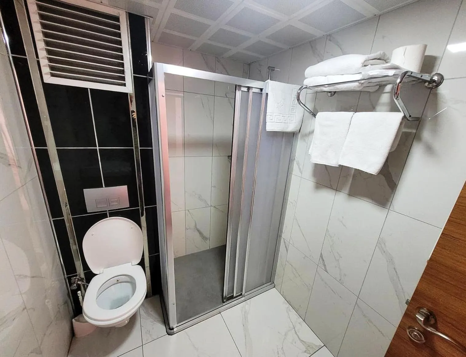 Bathroom in Saruhan Hotel