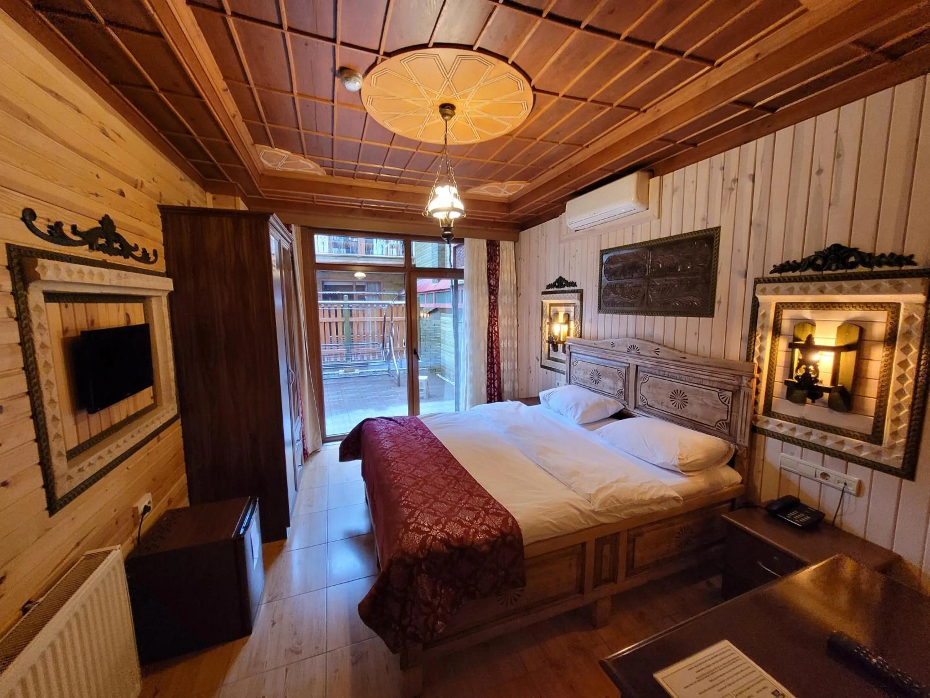 Photo of the whole room, Bed in Saruhan Hotel