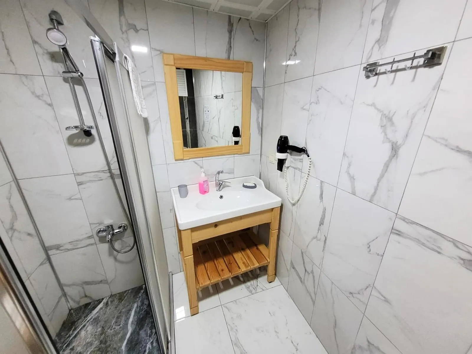 Bathroom in Saruhan Hotel