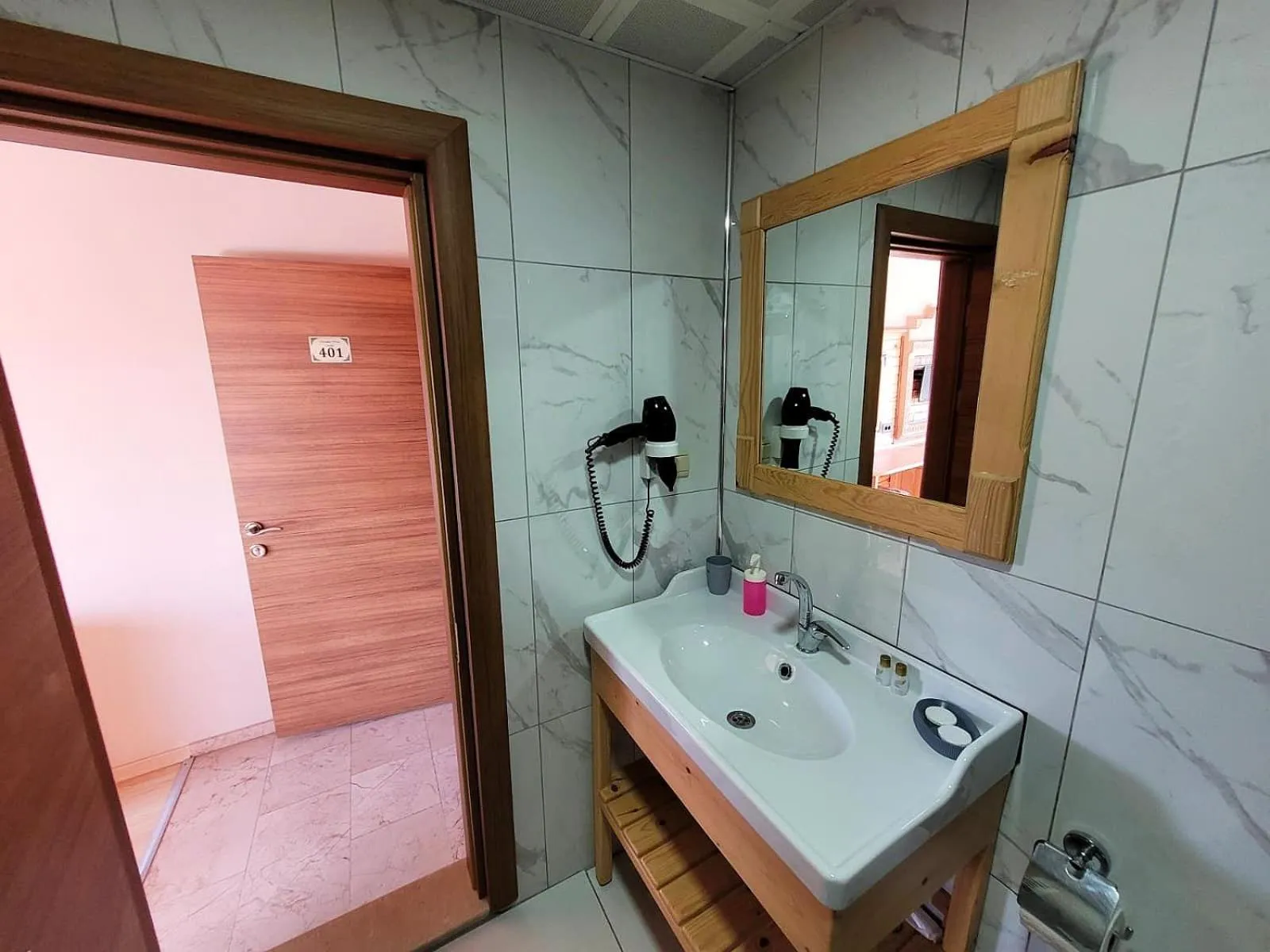 Bathroom in Saruhan Hotel