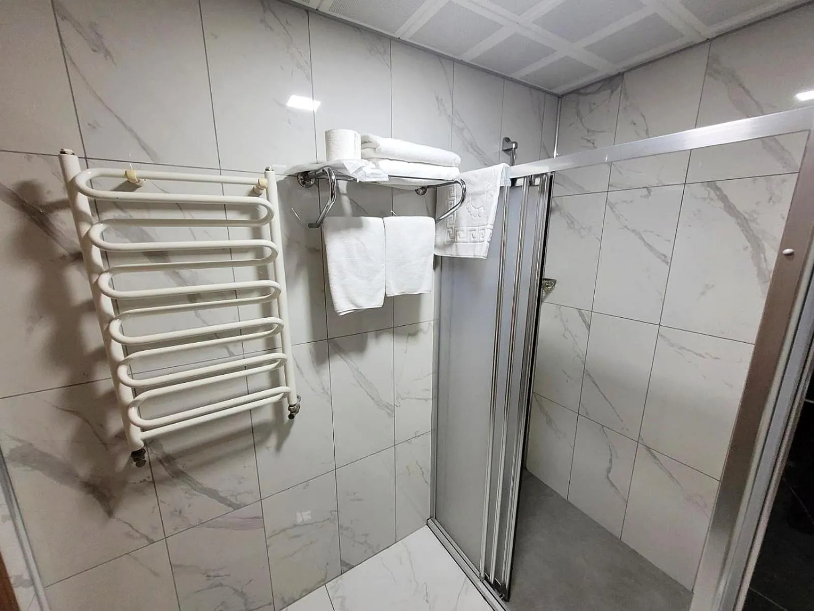 Bathroom in Saruhan Hotel