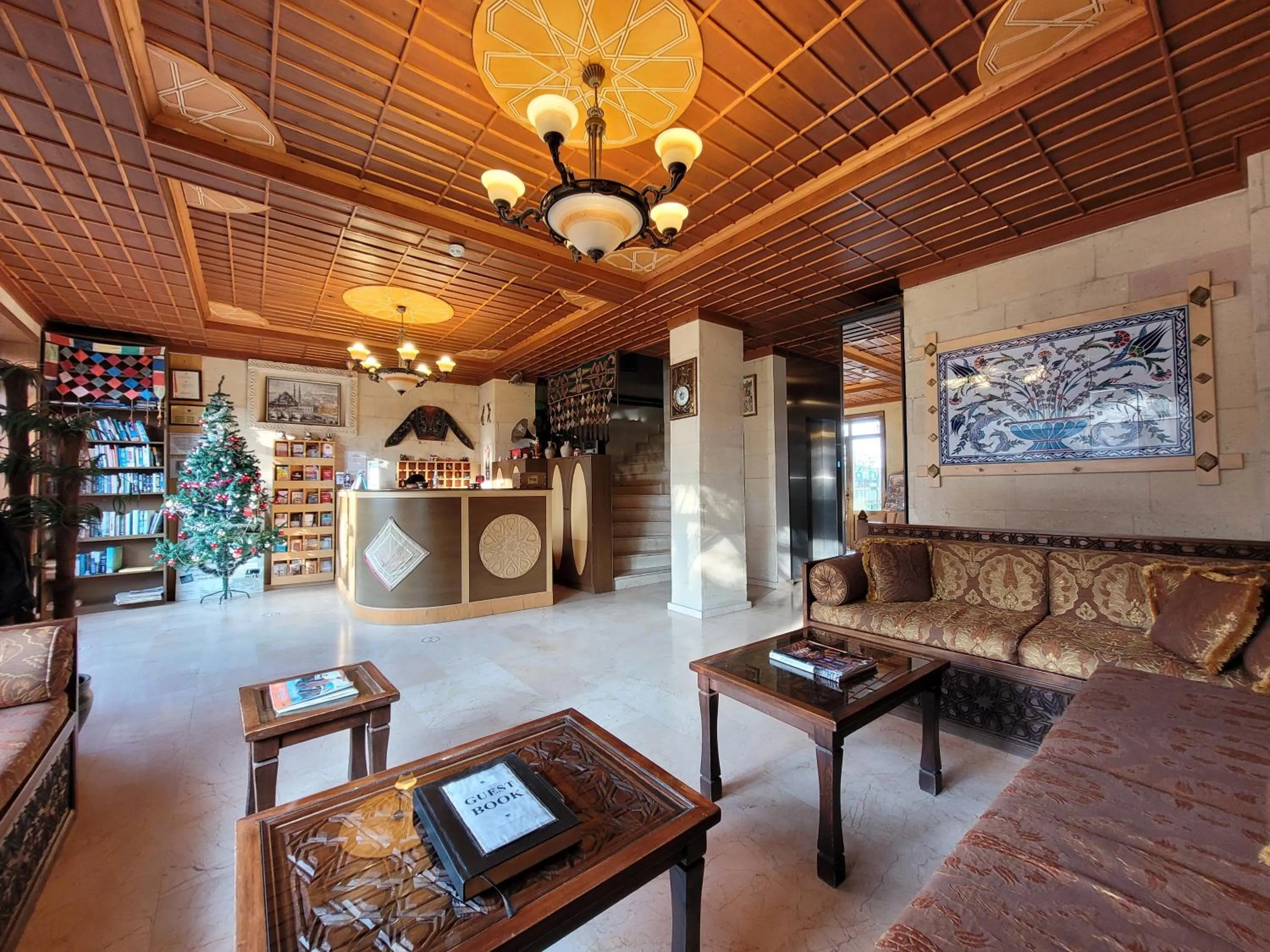Lobby or reception in Saruhan Hotel