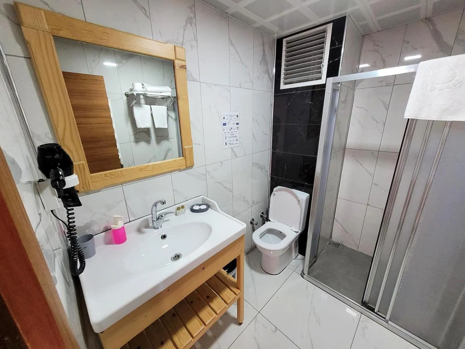 Bathroom in Saruhan Hotel