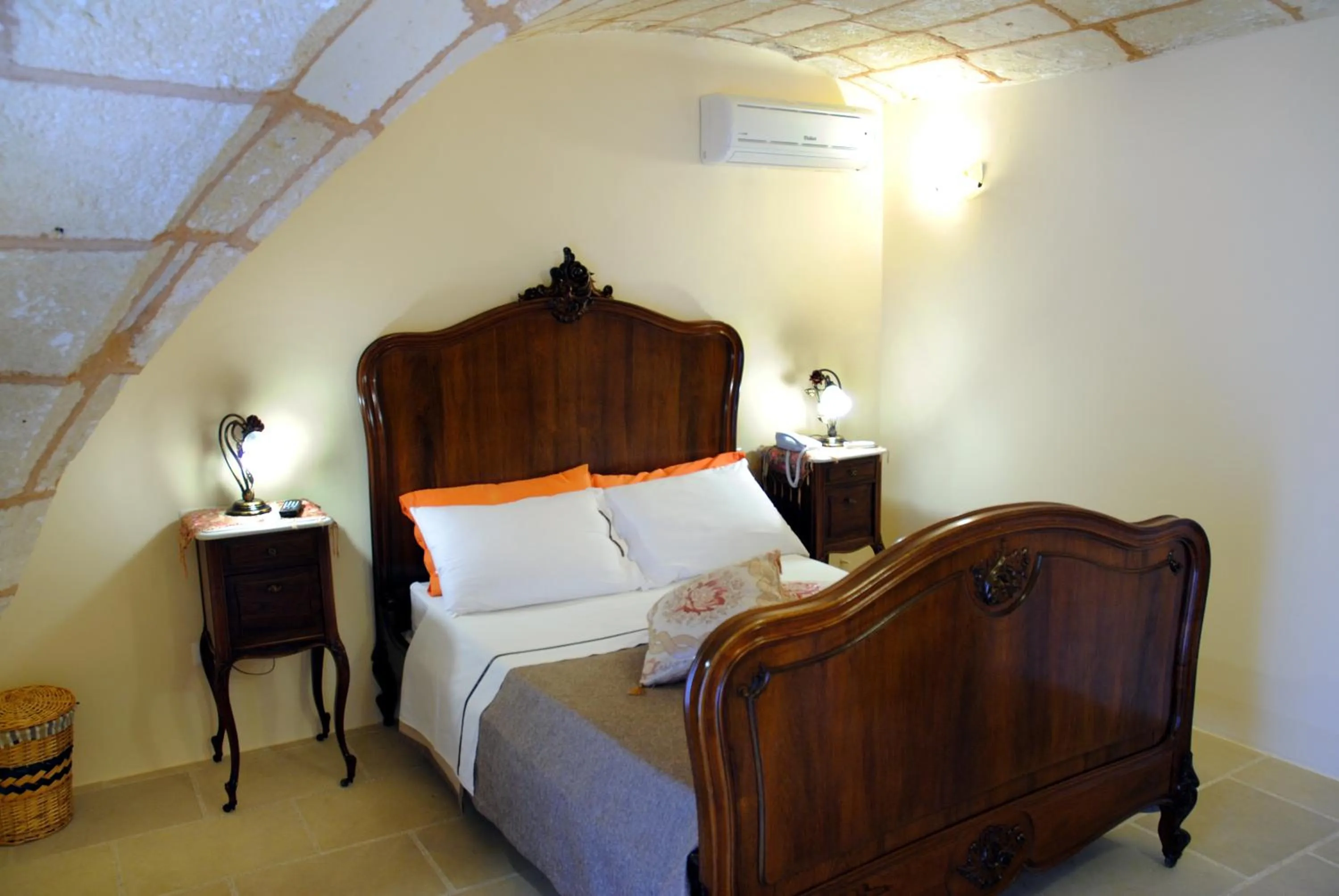 Photo of the whole room, Bed in Palazzo Mellacqua