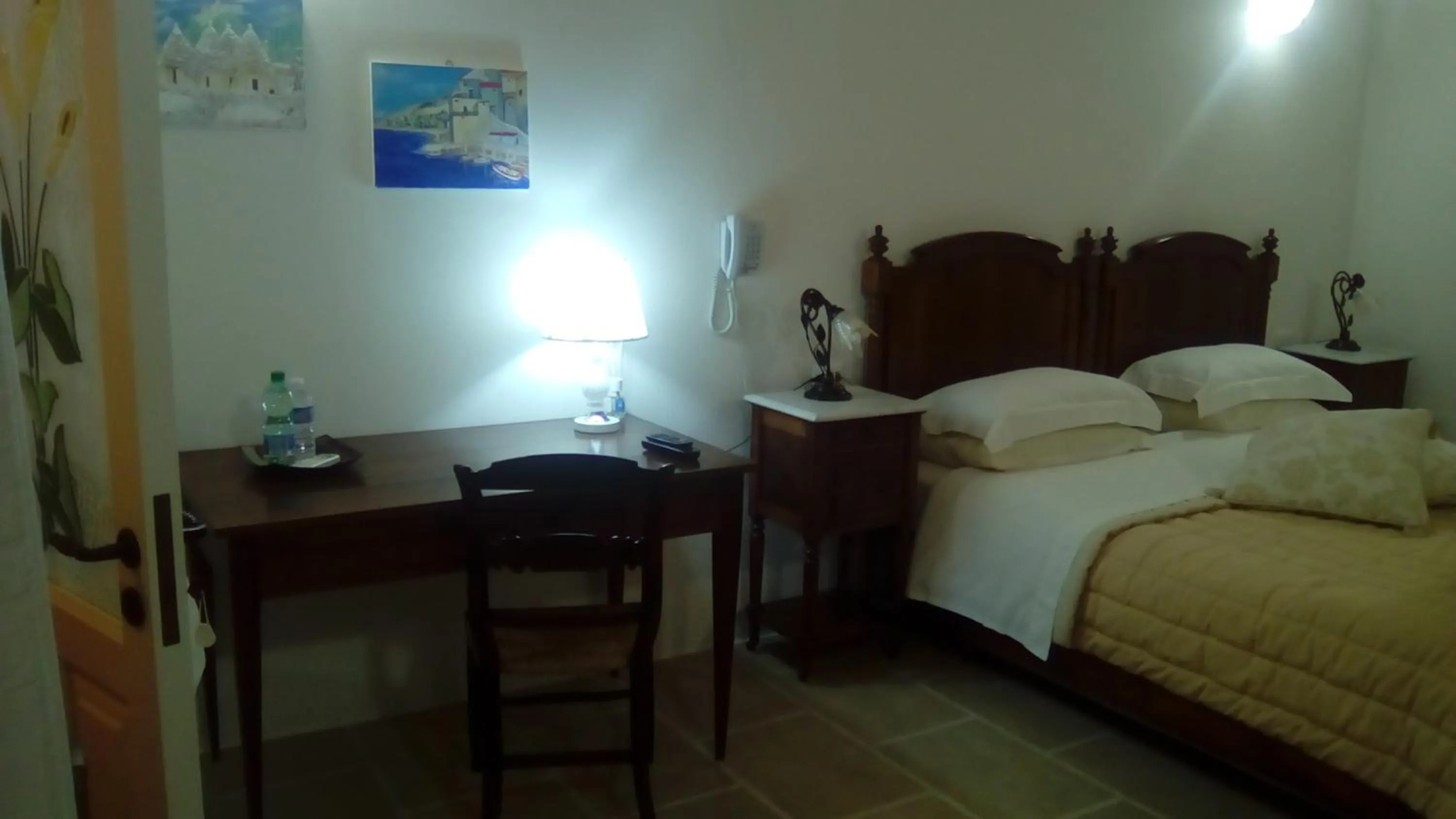 Photo of the whole room, Bed in Palazzo Mellacqua