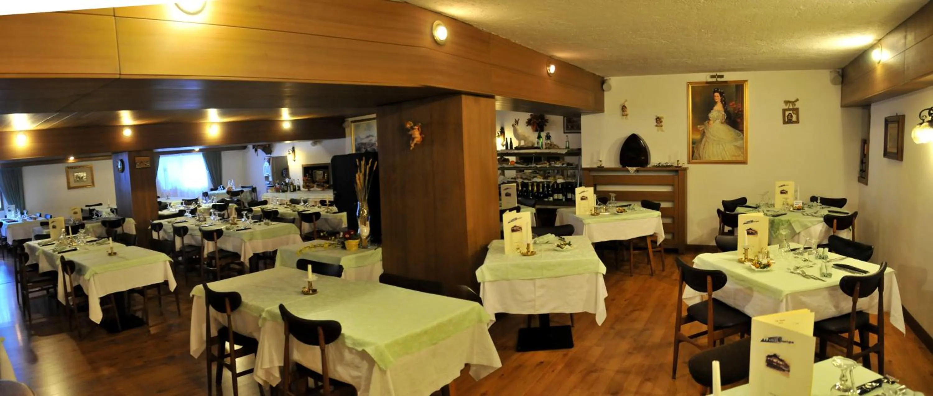 Restaurant/places to eat in Hotel Europa