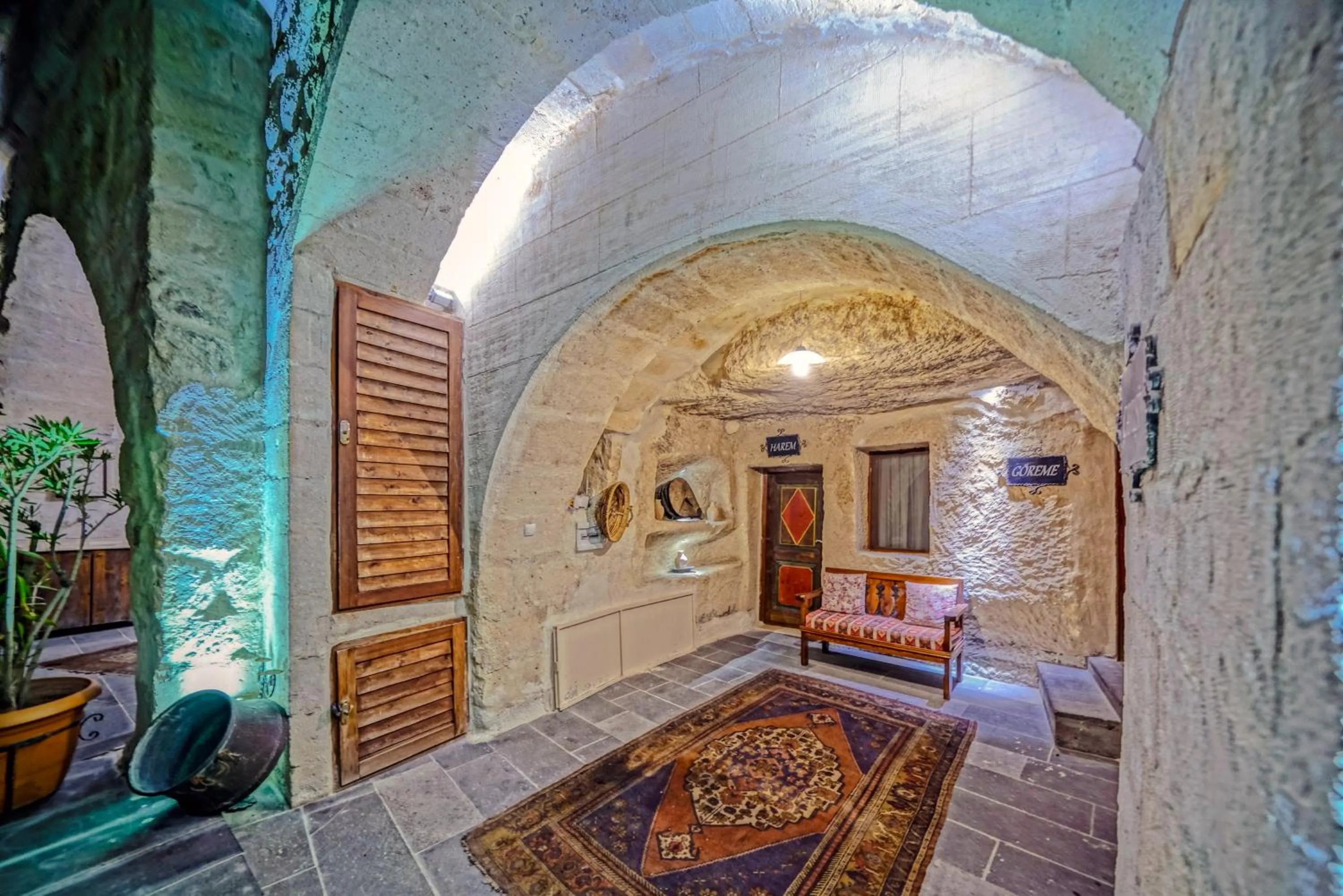 Massage in Elysee Cave House