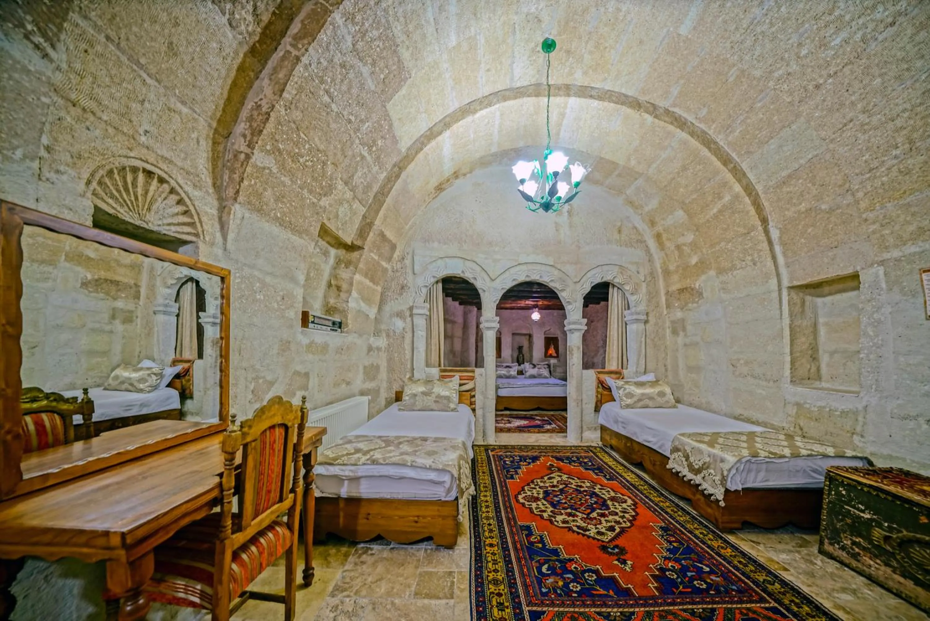 Photo of the whole room, Bed in Elysee Cave House