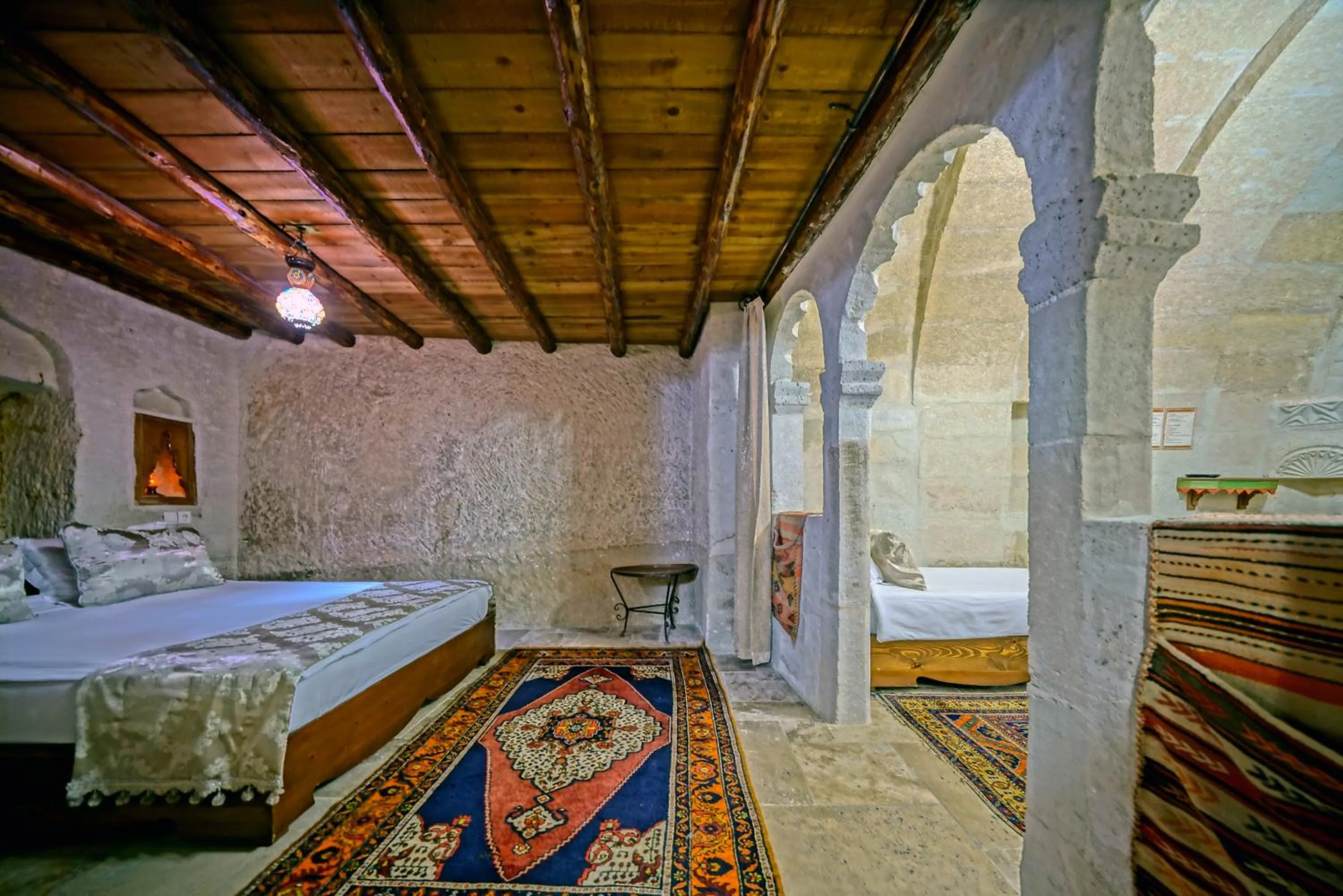 Photo of the whole room, Bed in Elysee Cave House