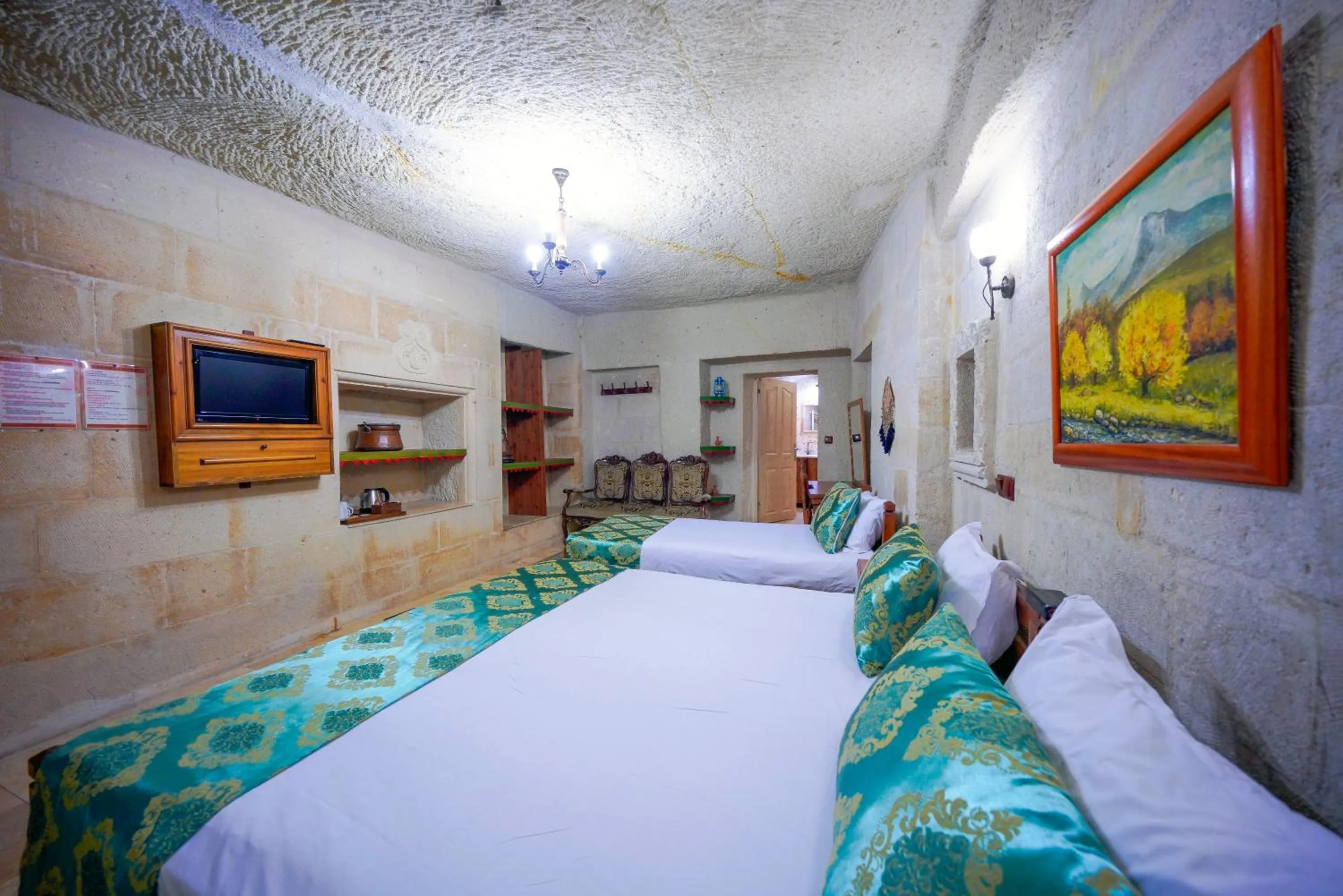 Photo of the whole room, Bed in Elysee Cave House