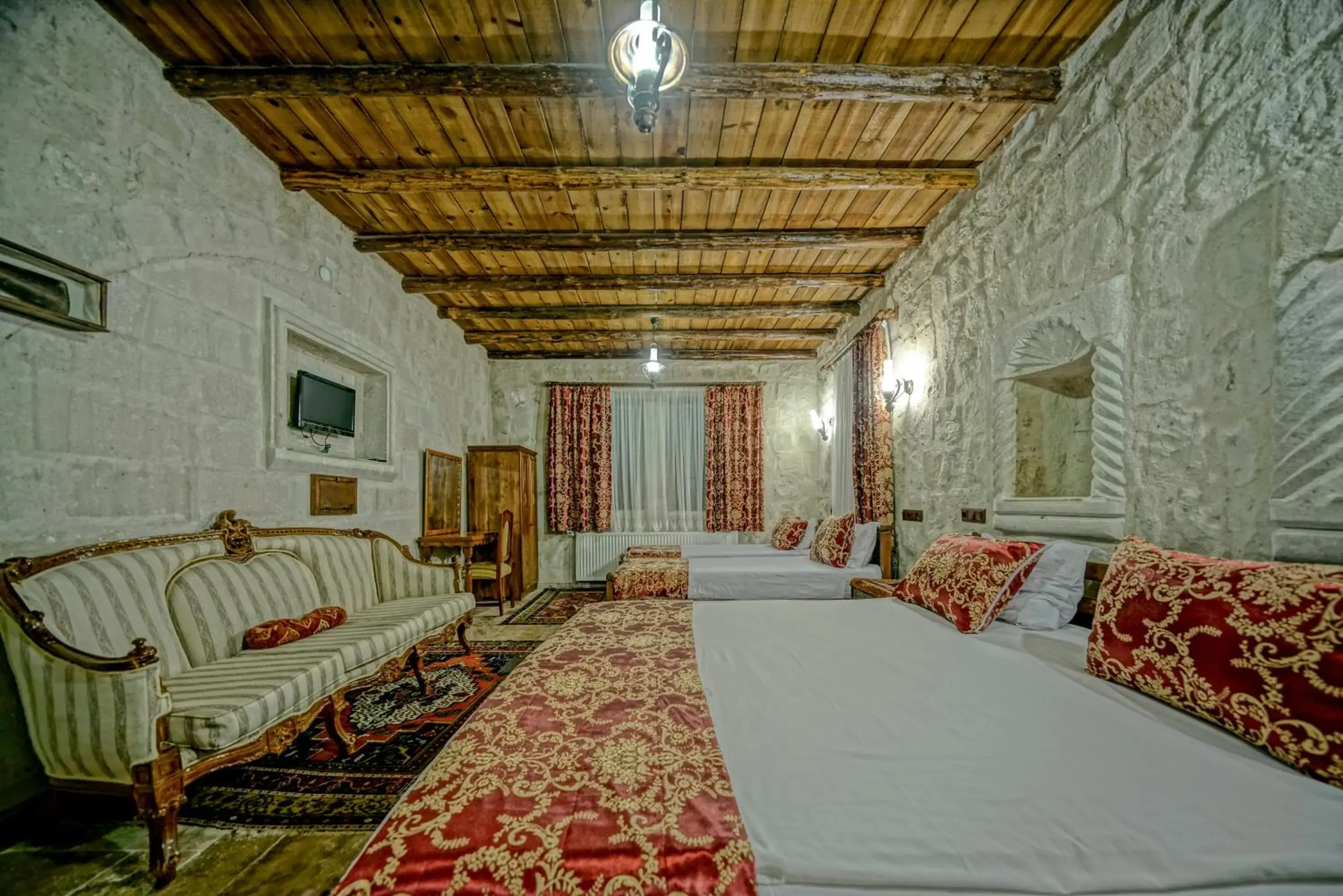 Boutique Quadruple Room in Elysee Cave House Boutique Quadruple Room in Elysee Cave House