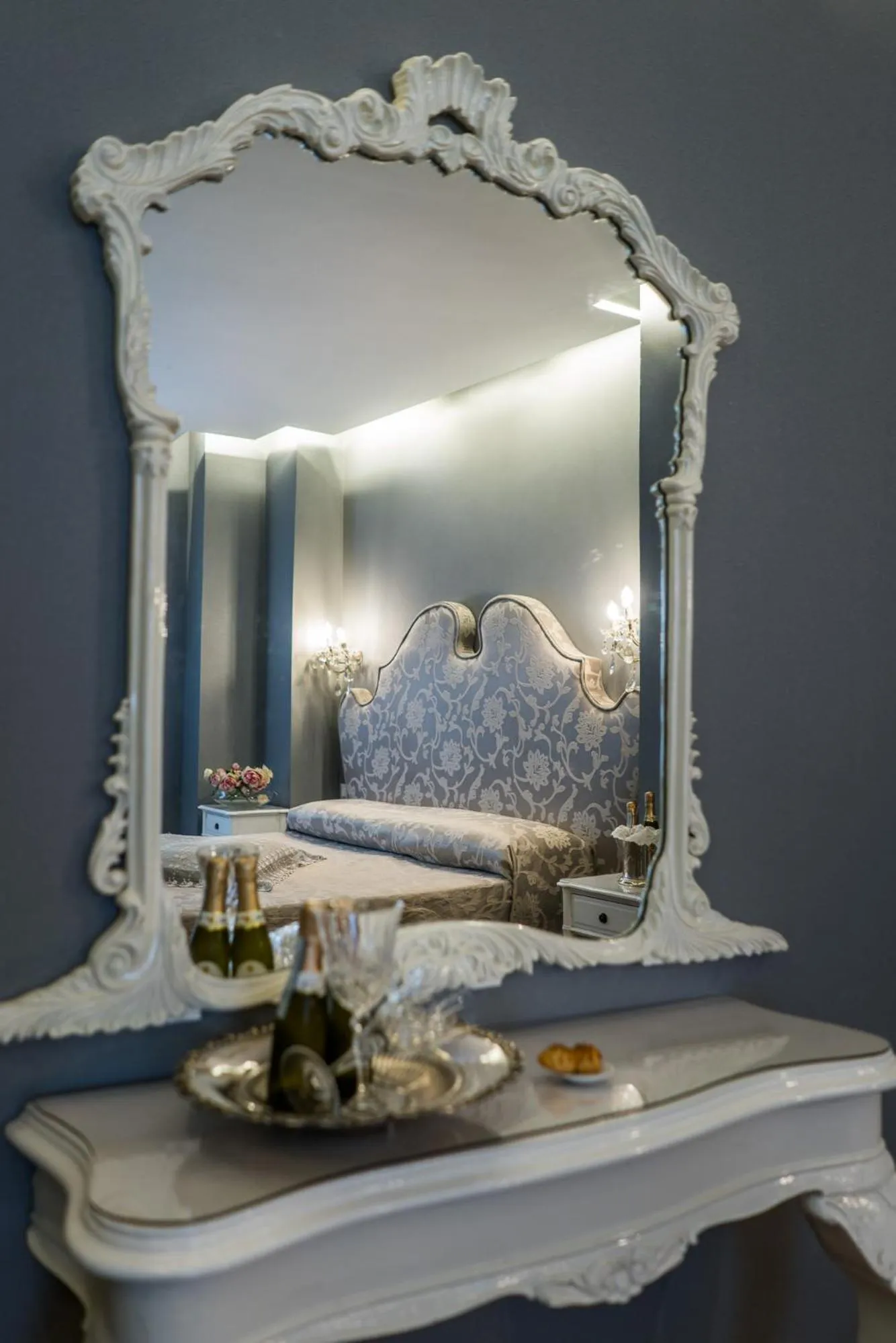 Decorative detail in Hotel Antica Locanda