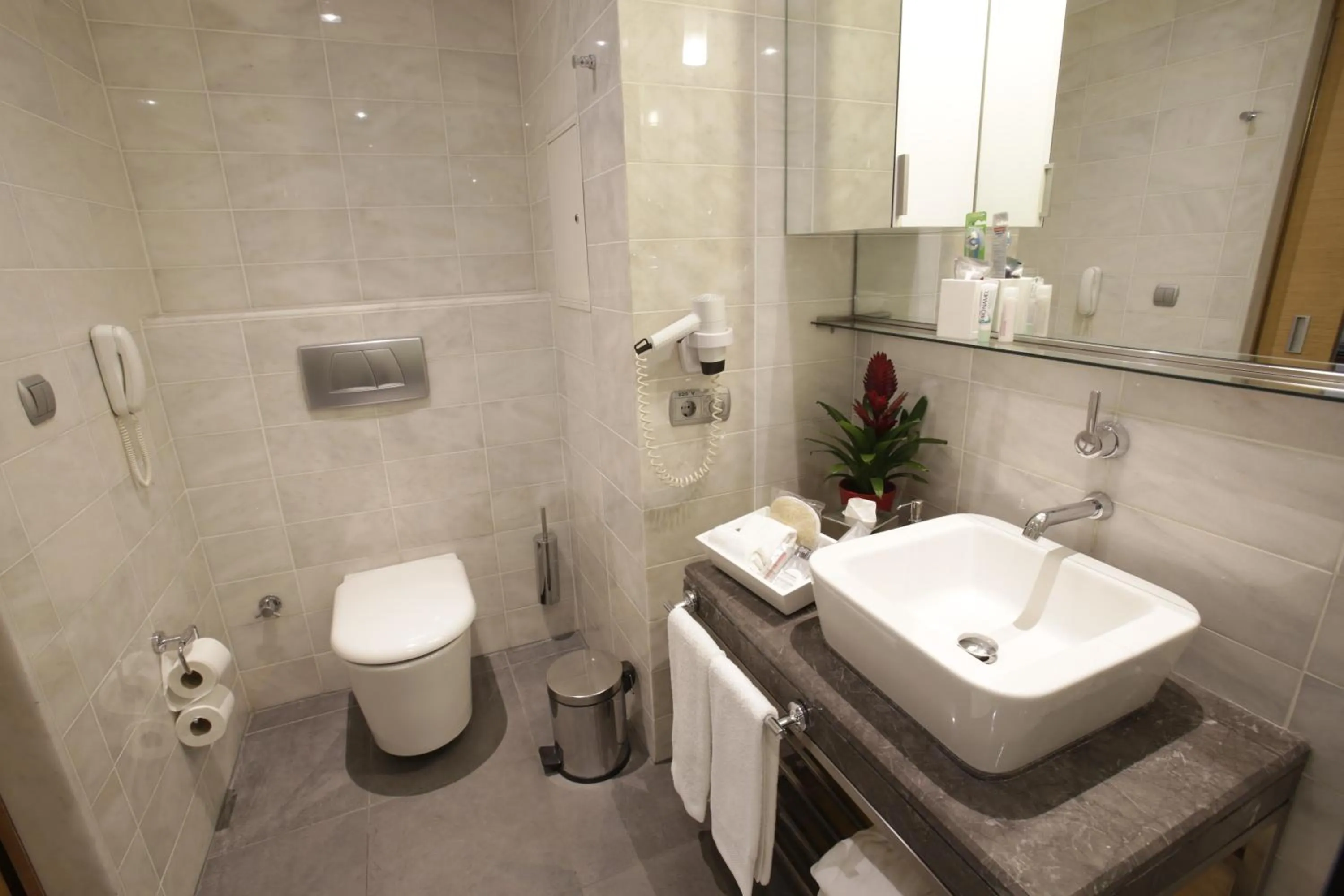 Bathroom in Housez Suites & Apartments Special Class
