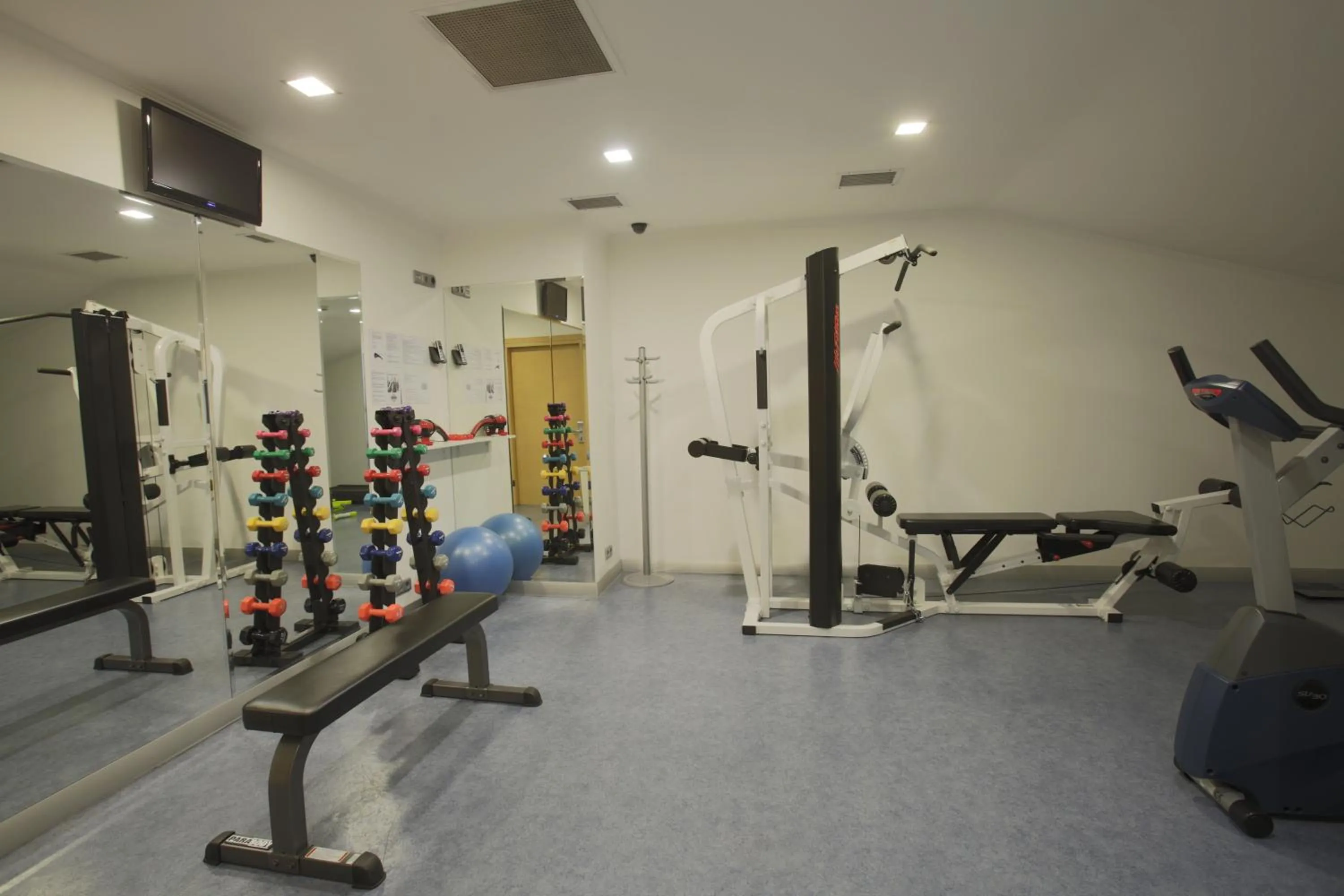 Fitness centre/facilities in Housez Suites & Apartments Special Class
