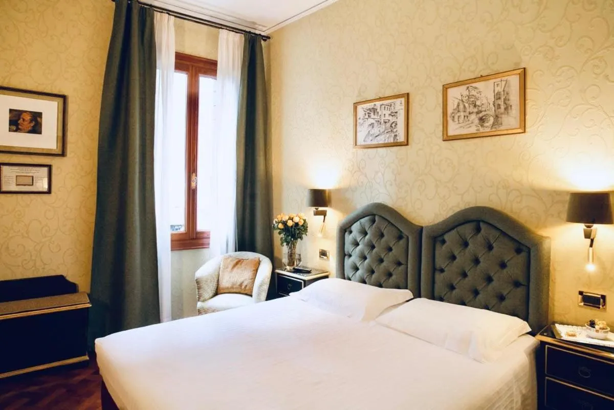 Bed in Pensione Accademia - Villa Maravege