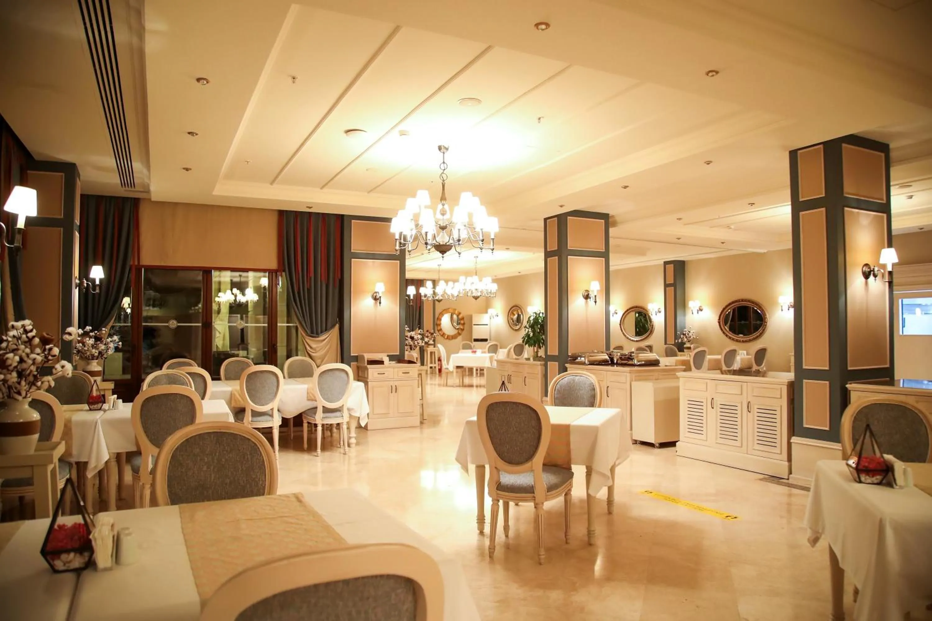 Restaurant/places to eat in Cocos The Club Solto