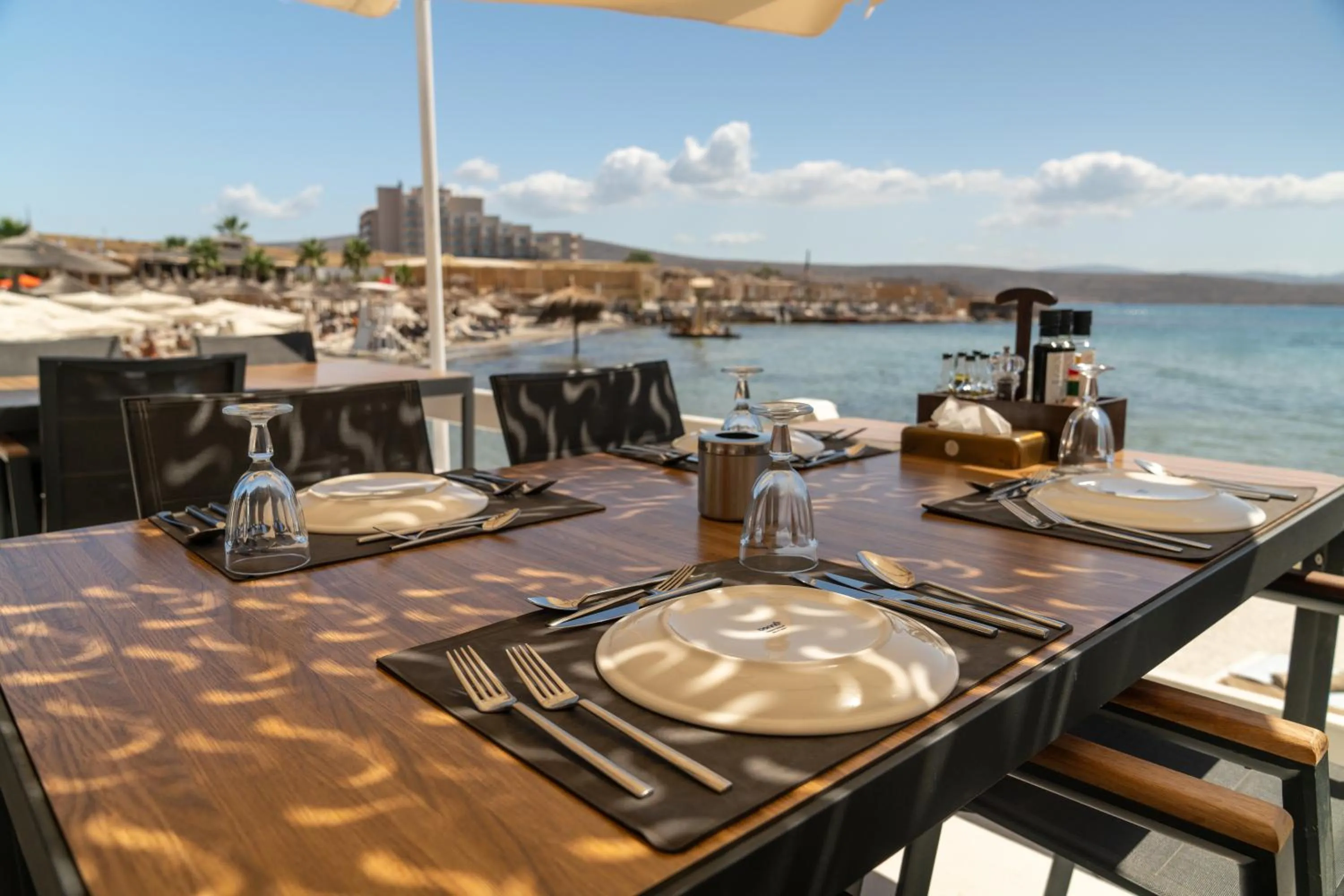 Restaurant/places to eat in Cocos The Club Solto