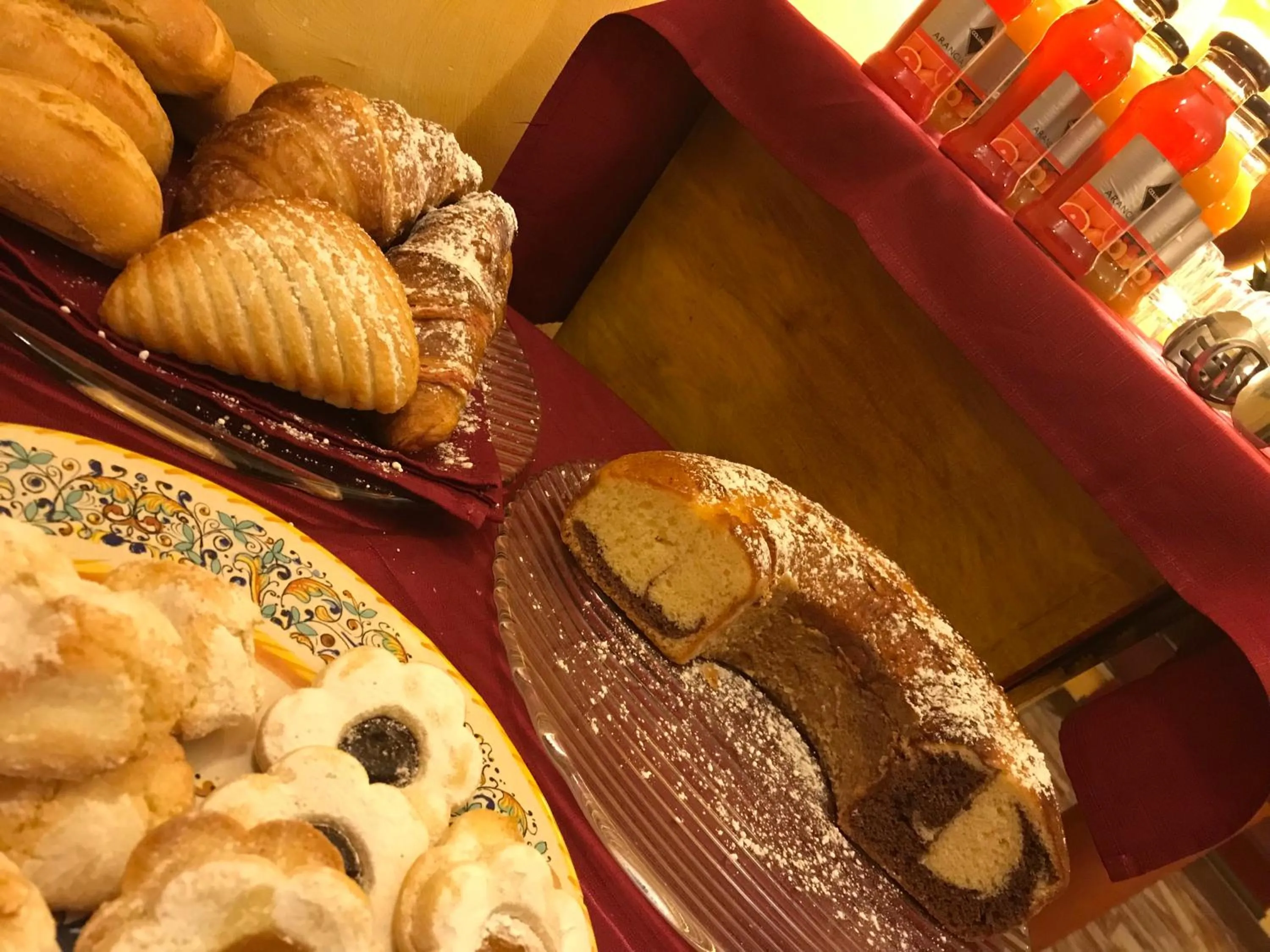 Continental breakfast, Food in Hotel Berti