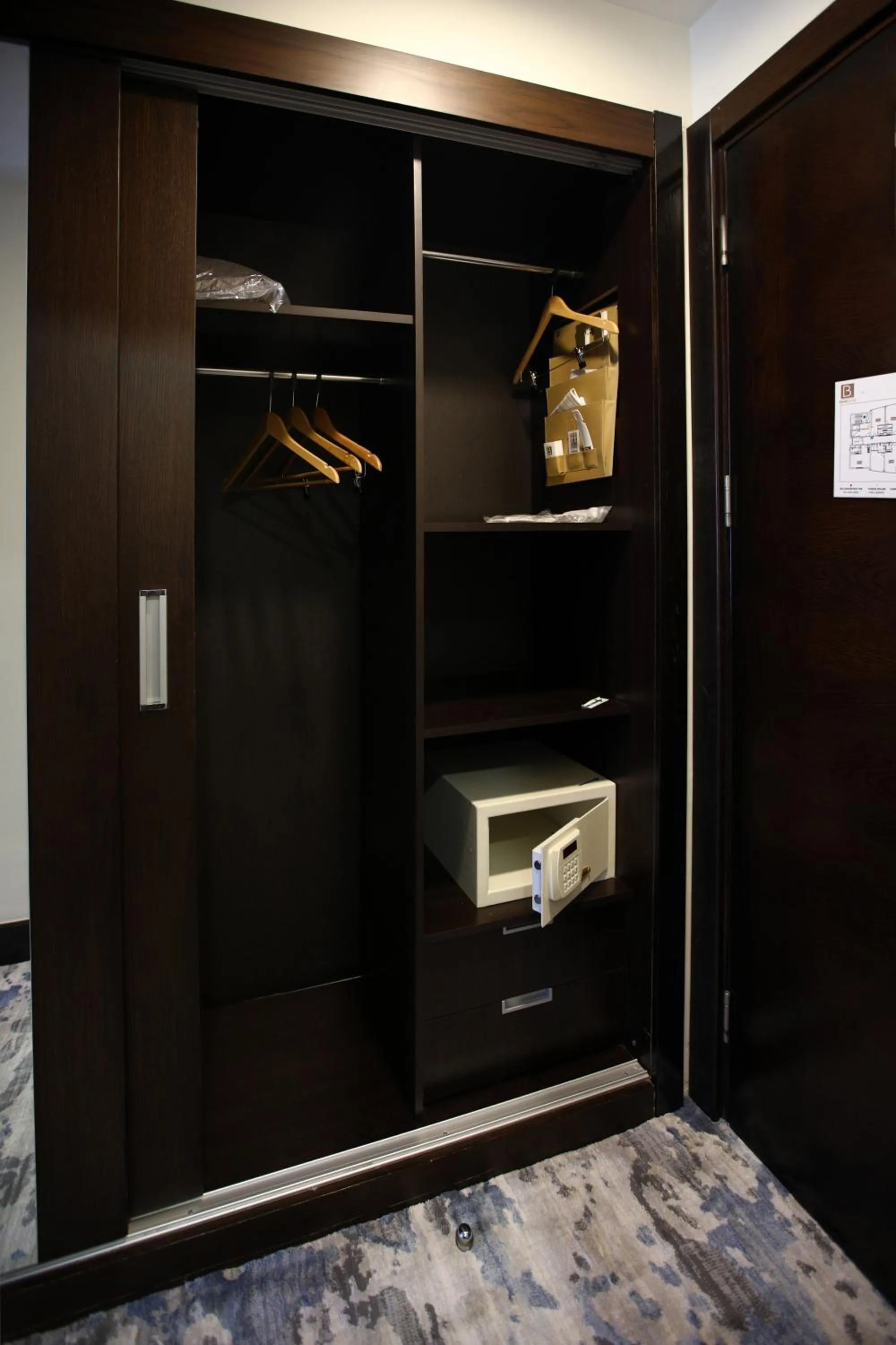 microwave in Baia Bursa Hotel