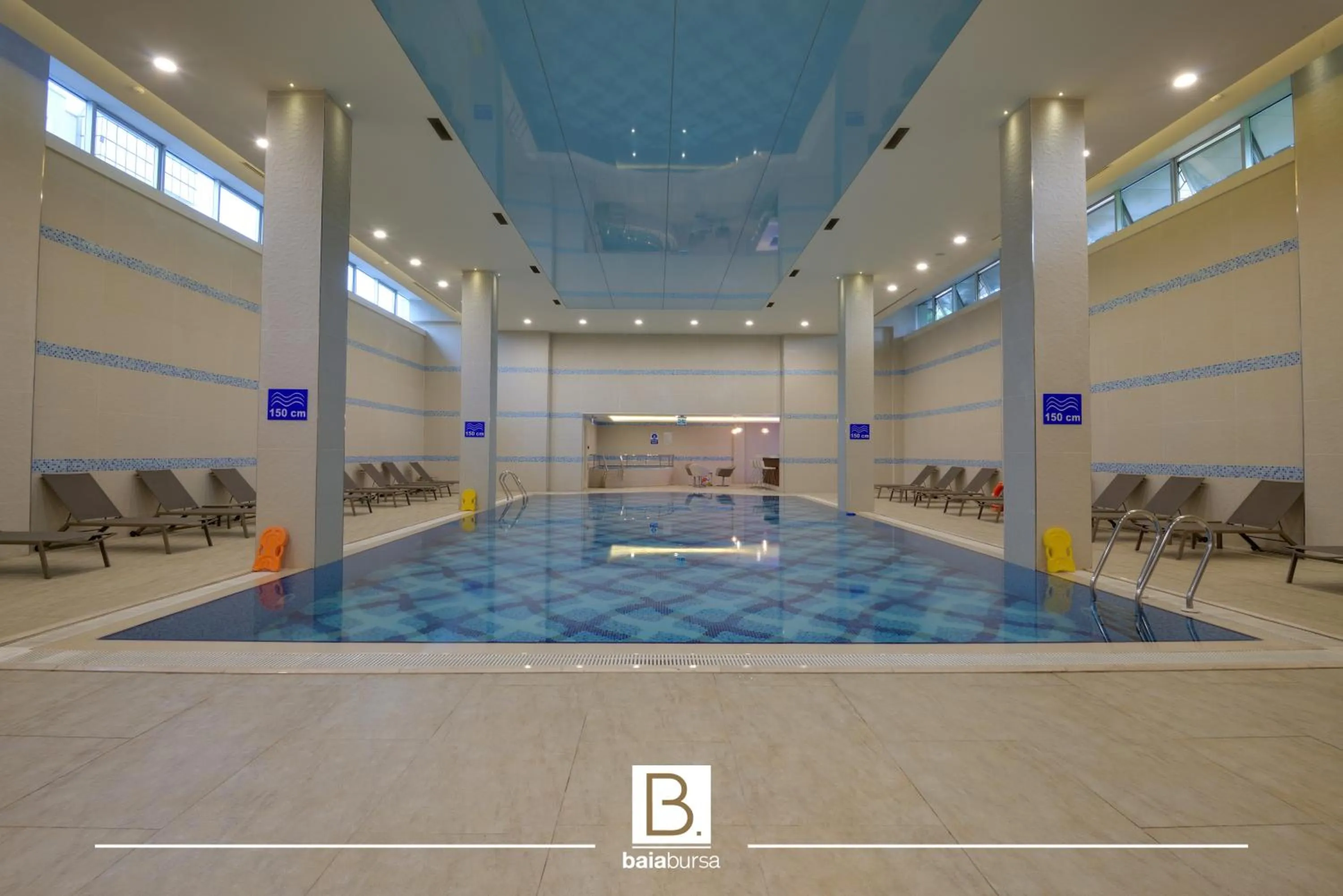Swimming pool in Baia Bursa Hotel
