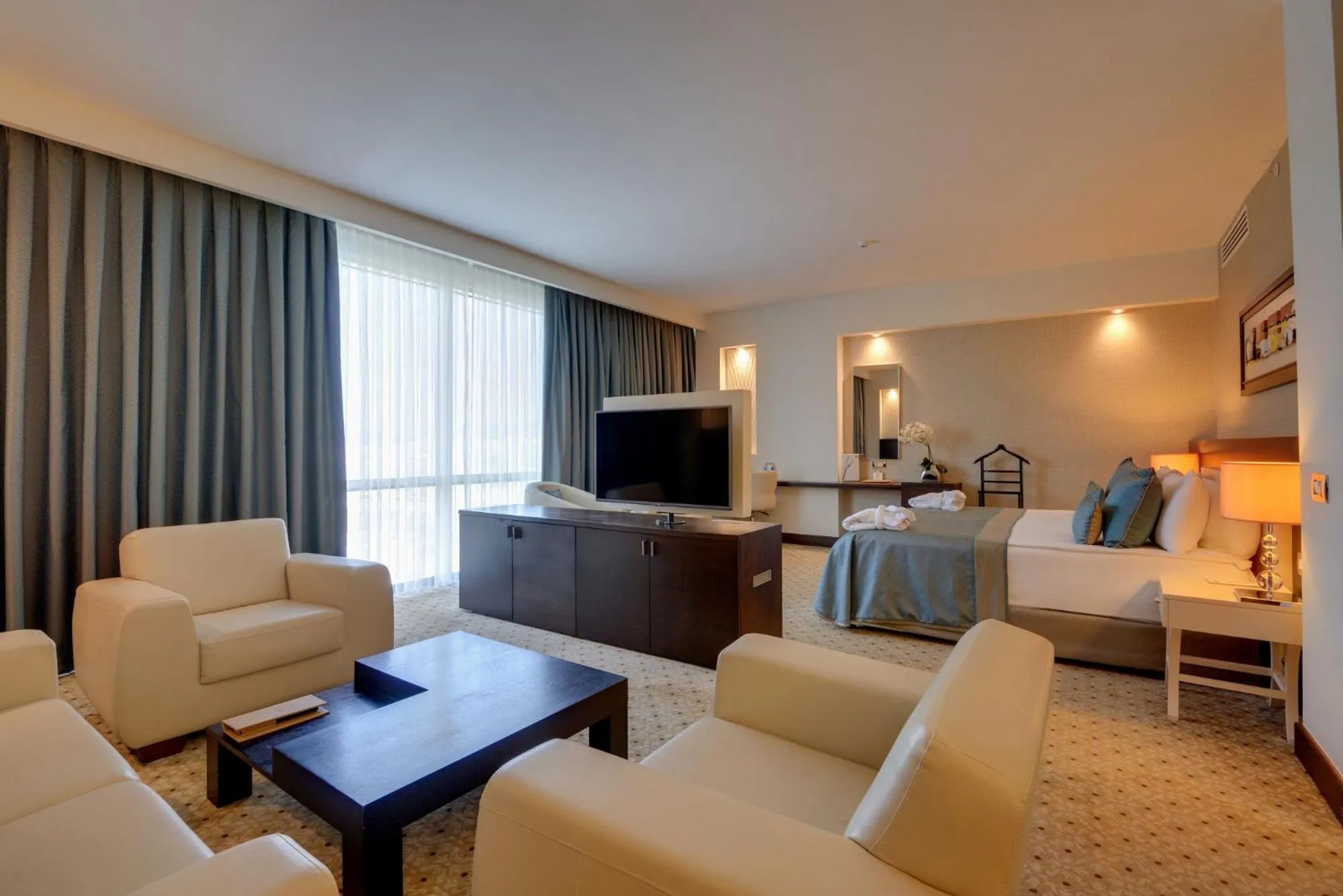 Living room, Bed in Baia Bursa Hotel