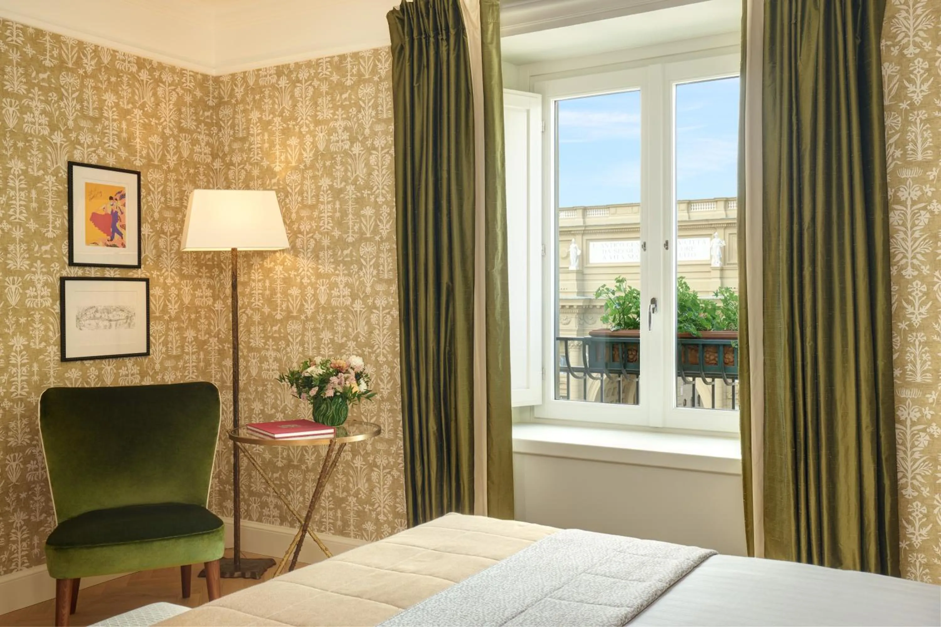 Bedroom, Bed in Rocco Forte Hotel Savoy