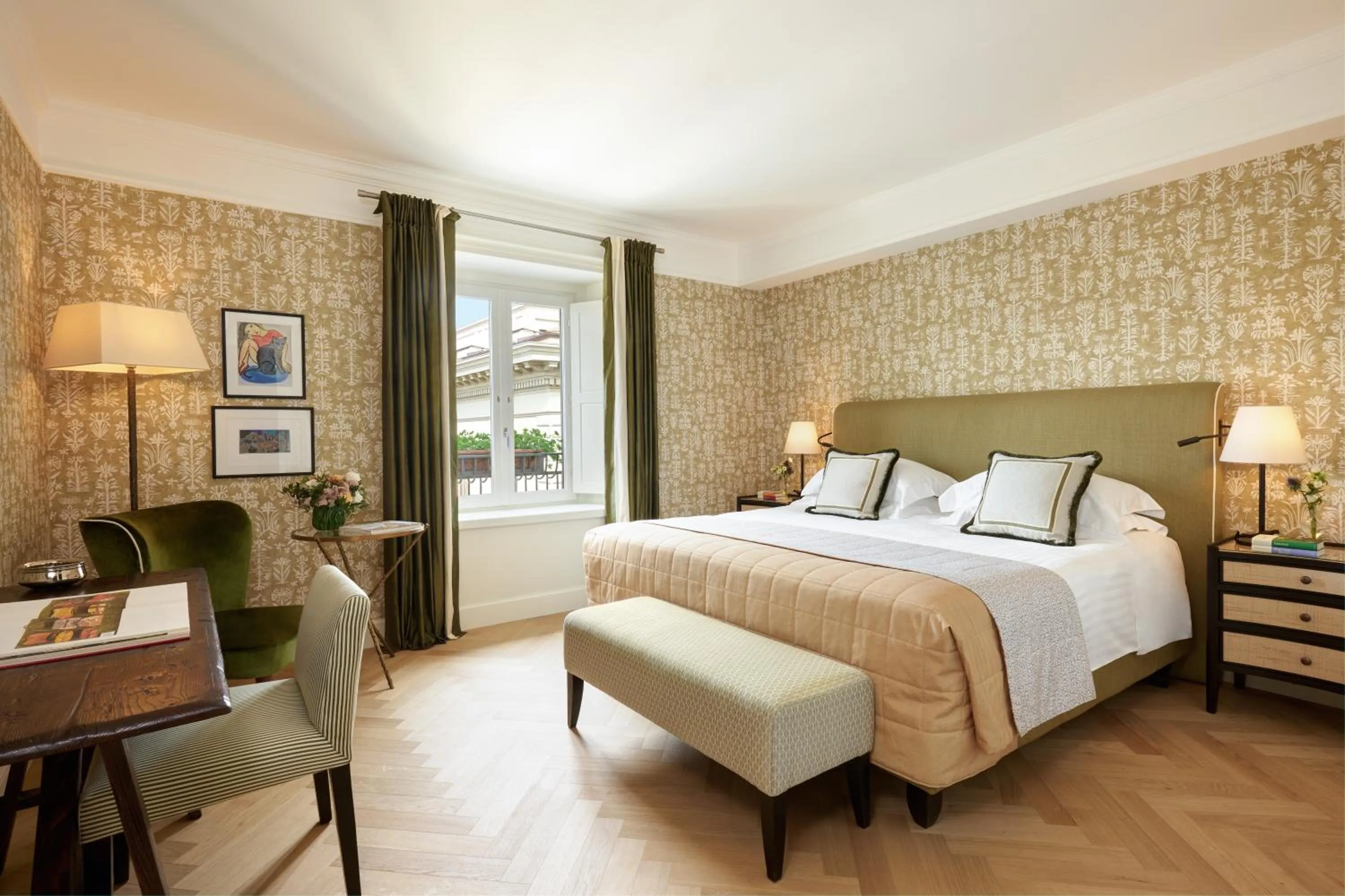 Bedroom, Bed in Rocco Forte Hotel Savoy