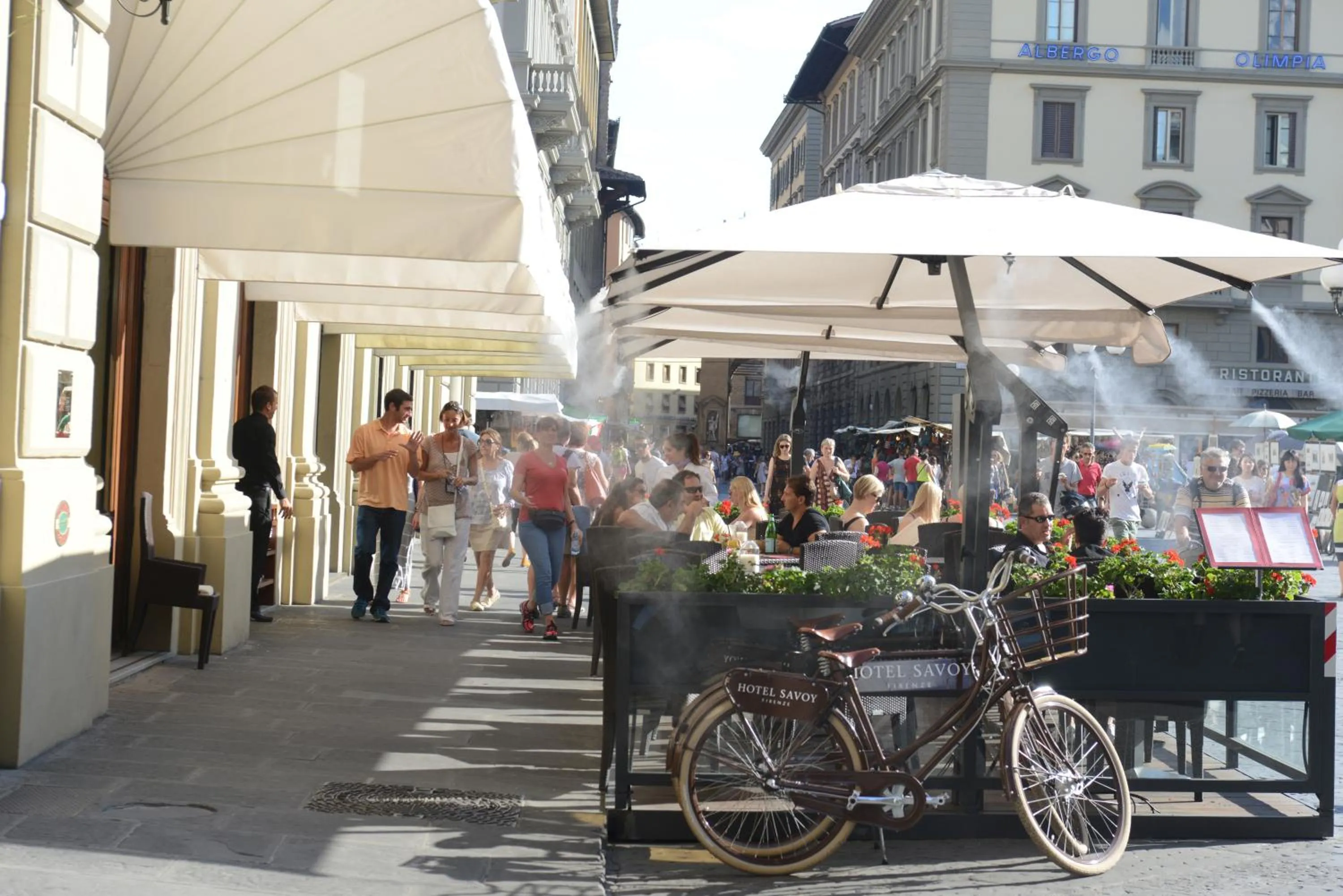 Restaurant/places to eat in Rocco Forte Hotel Savoy