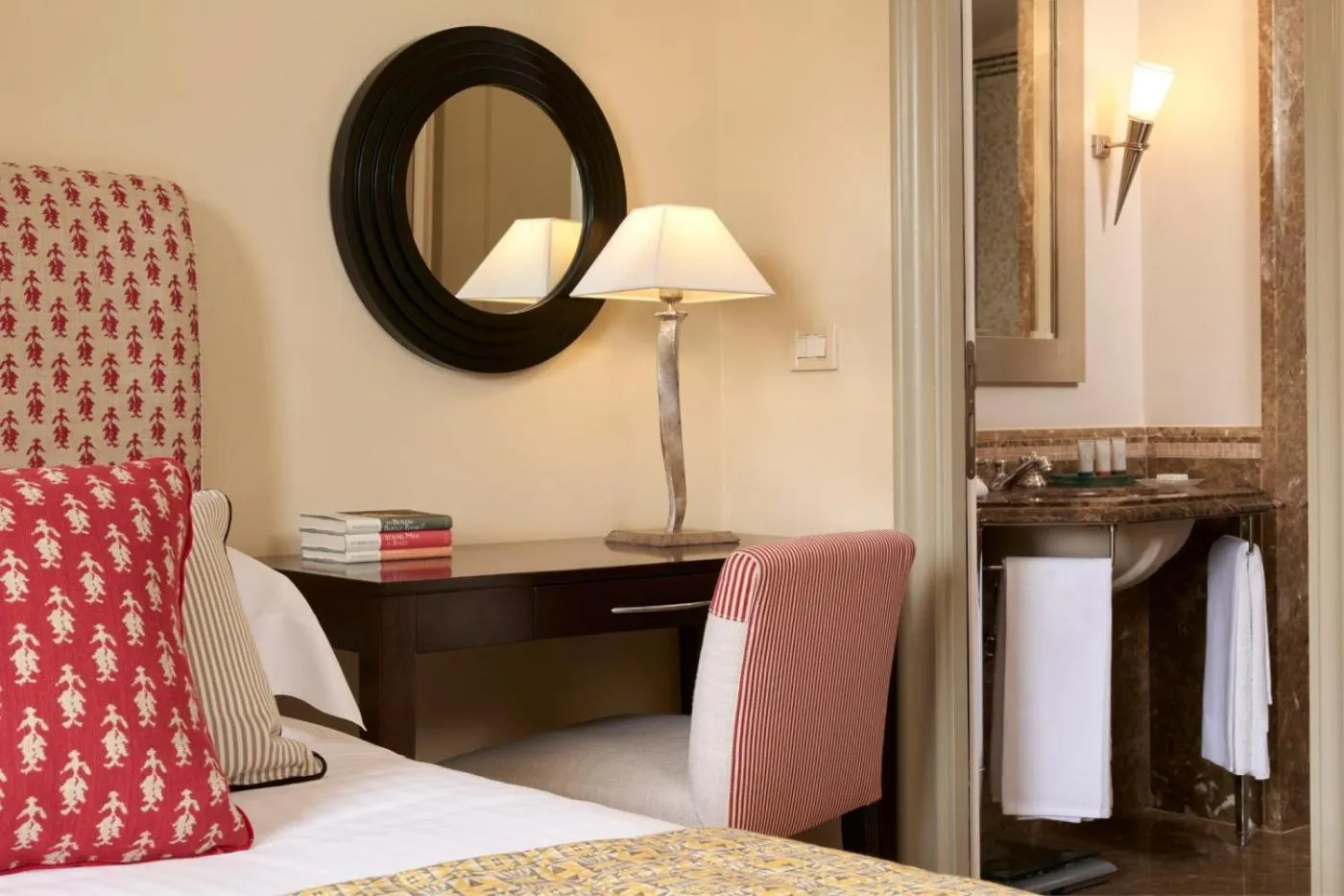 Bedroom, Bed in Rocco Forte Hotel Savoy