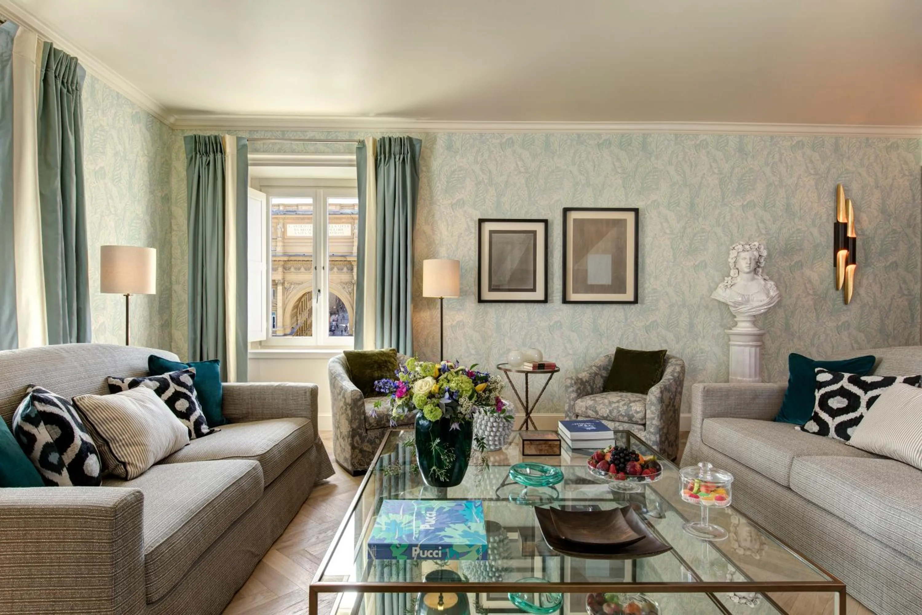 Living room in Rocco Forte Hotel Savoy