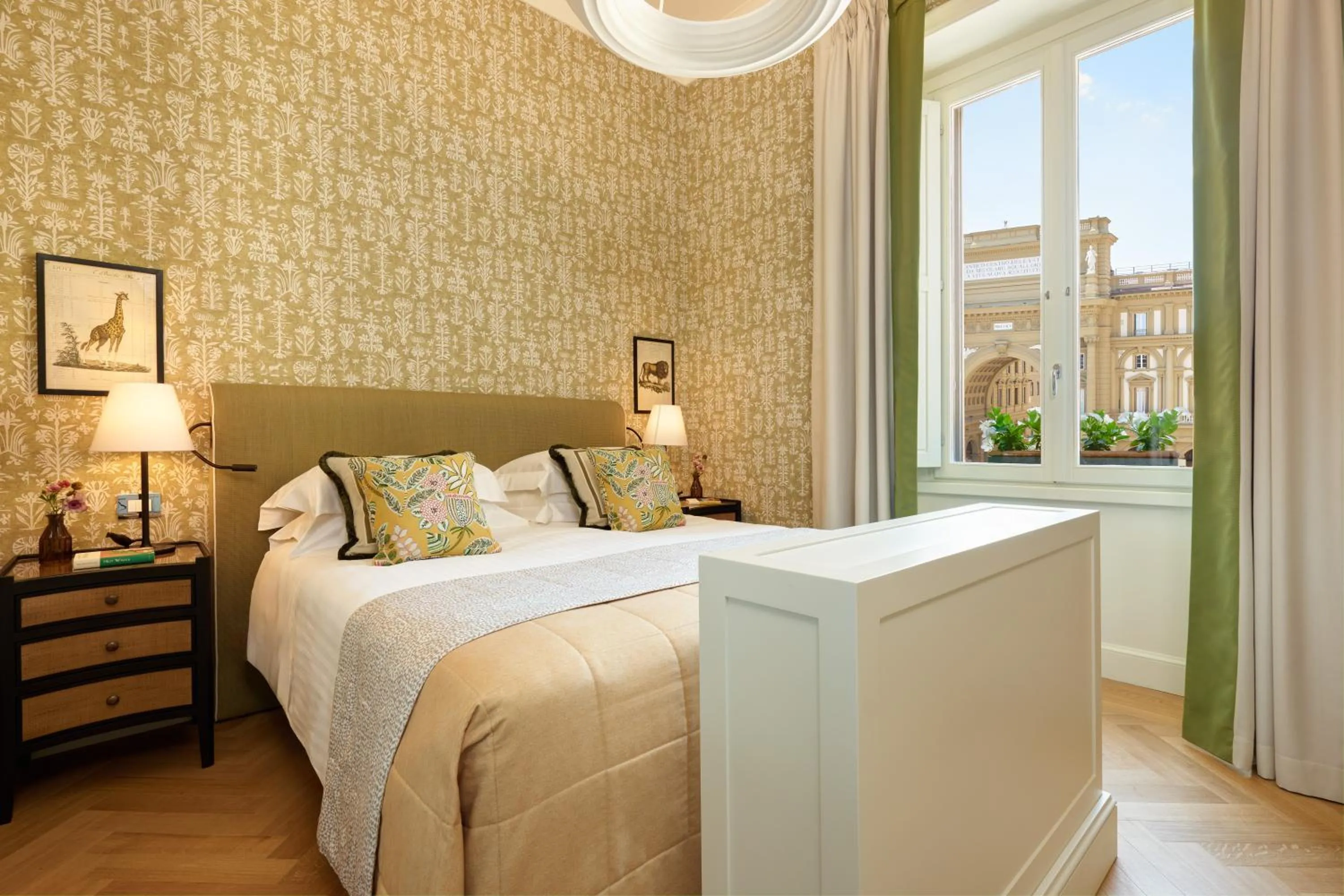 Bedroom, Bed in Rocco Forte Hotel Savoy