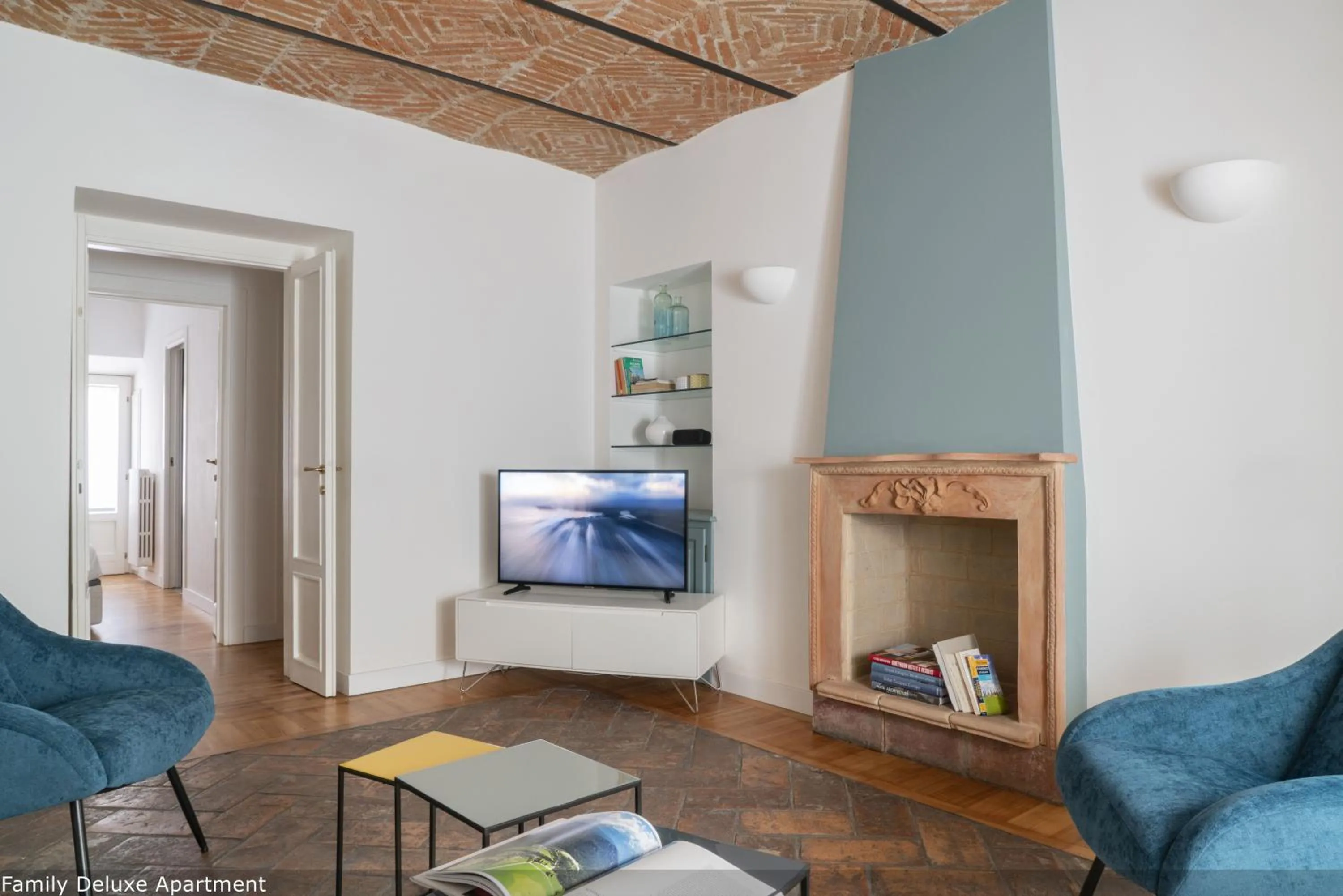 TV and multimedia in Brera Apartments in San Fermo