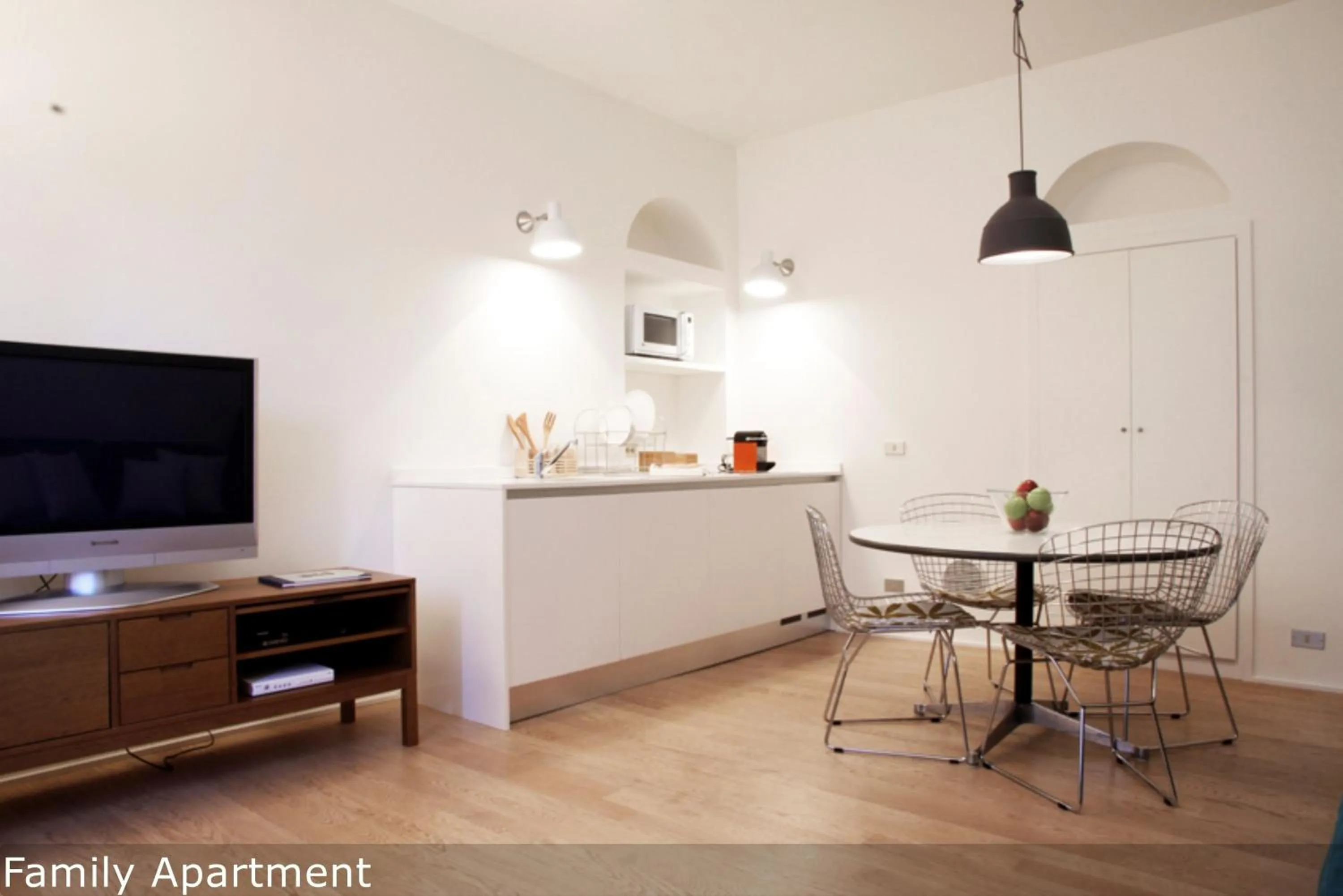 TV and multimedia in Brera Apartments in San Fermo