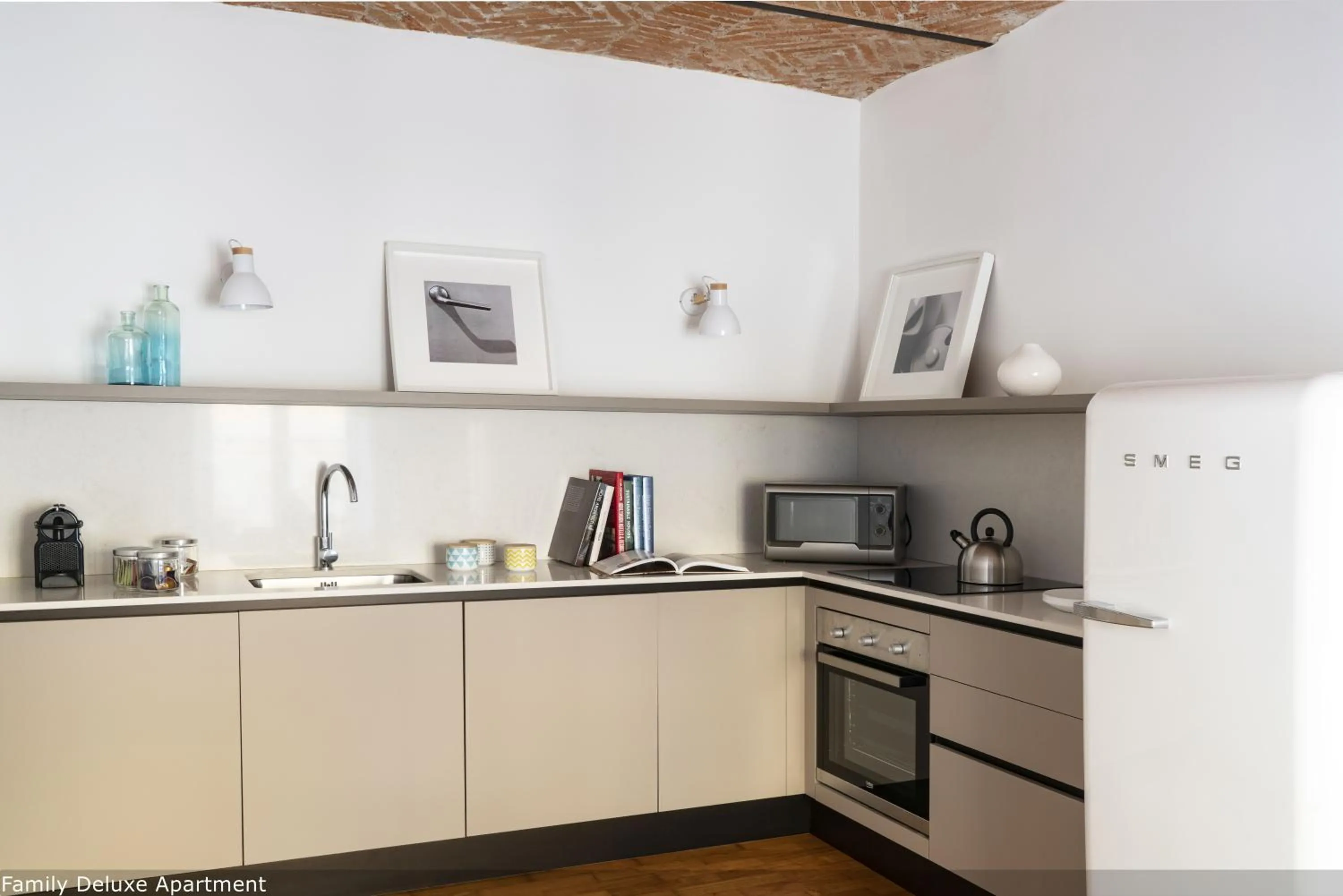 Coffee/tea facilities in Brera Apartments in San Fermo