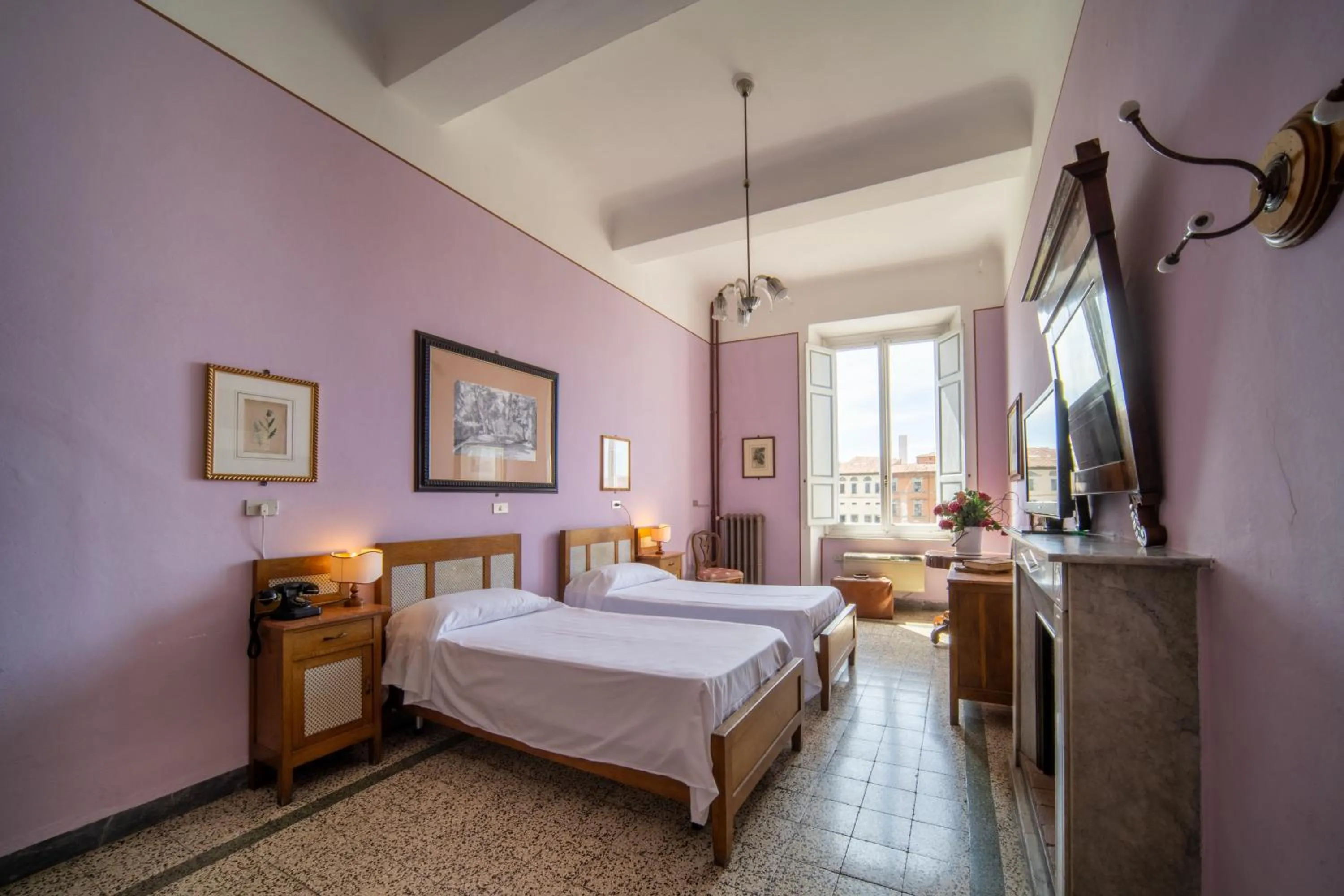 Bedroom, Bed in Royal Victoria Hotel