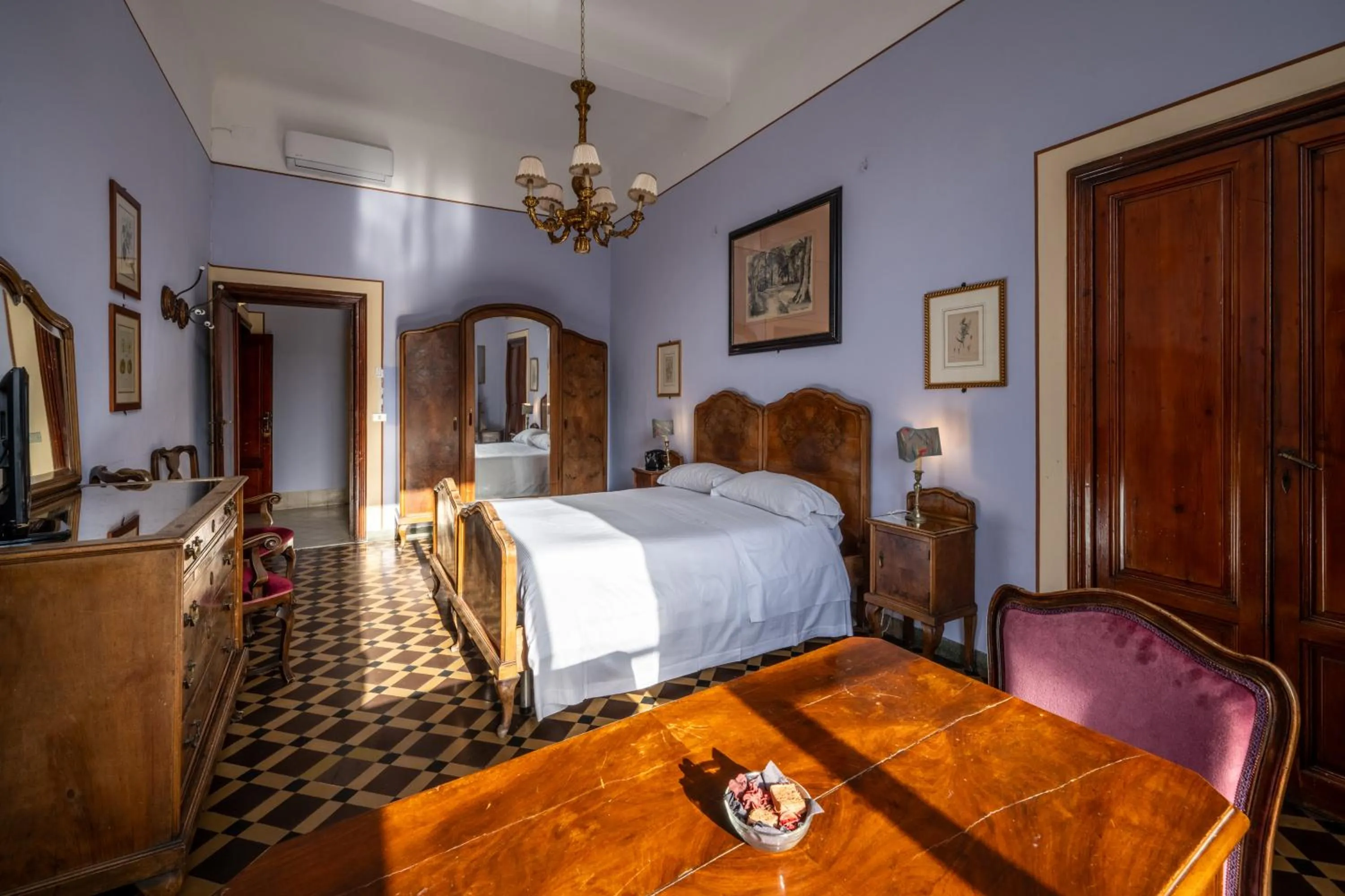 Bedroom, Bed in Royal Victoria Hotel