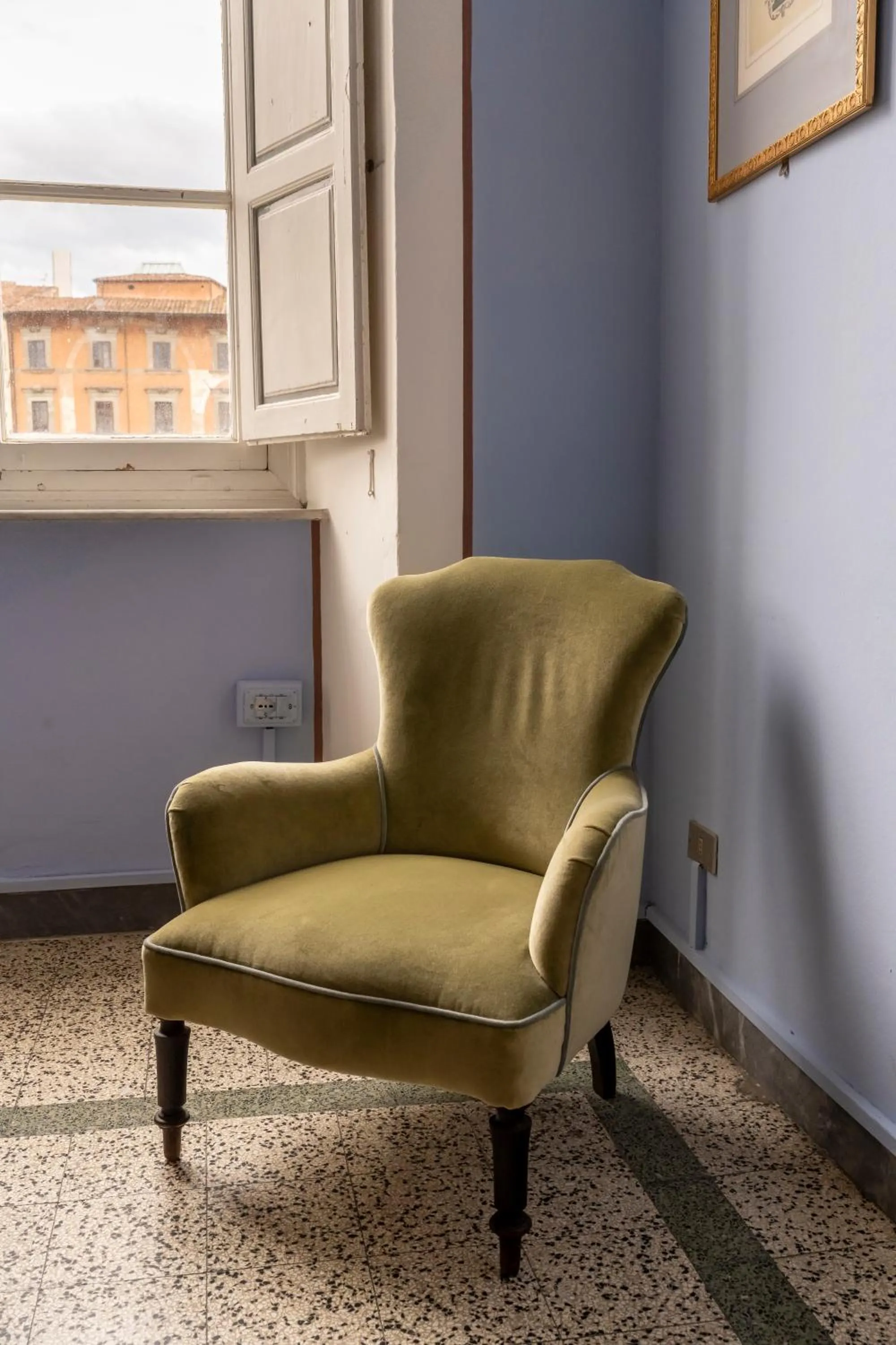 Decorative detail in Royal Victoria Hotel