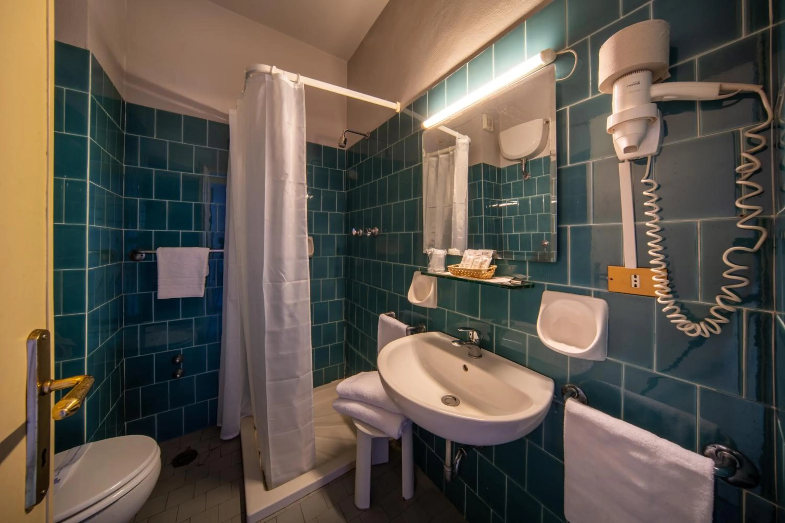 Bathroom in Royal Victoria Hotel