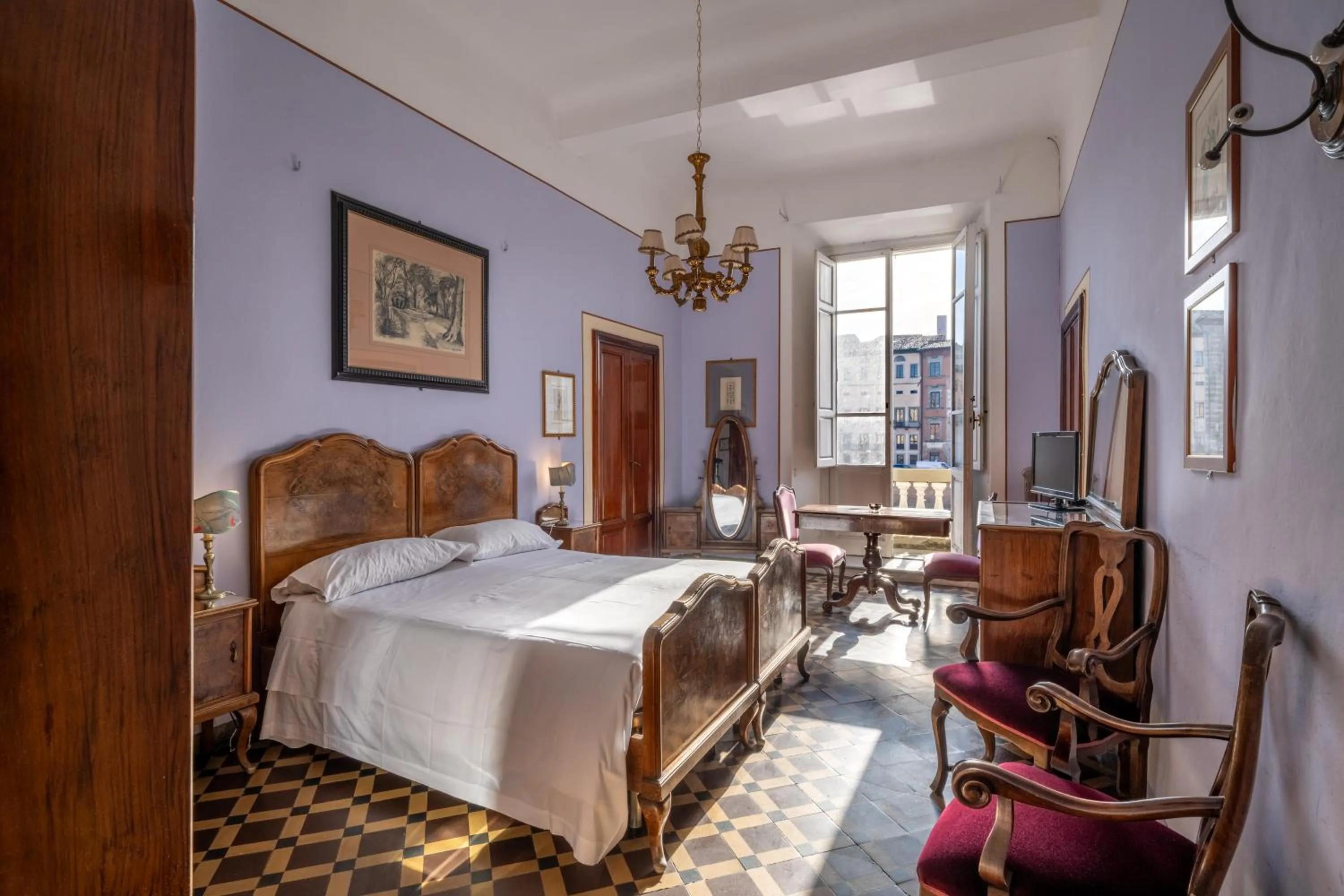 View (from property/room), Bed in Royal Victoria Hotel