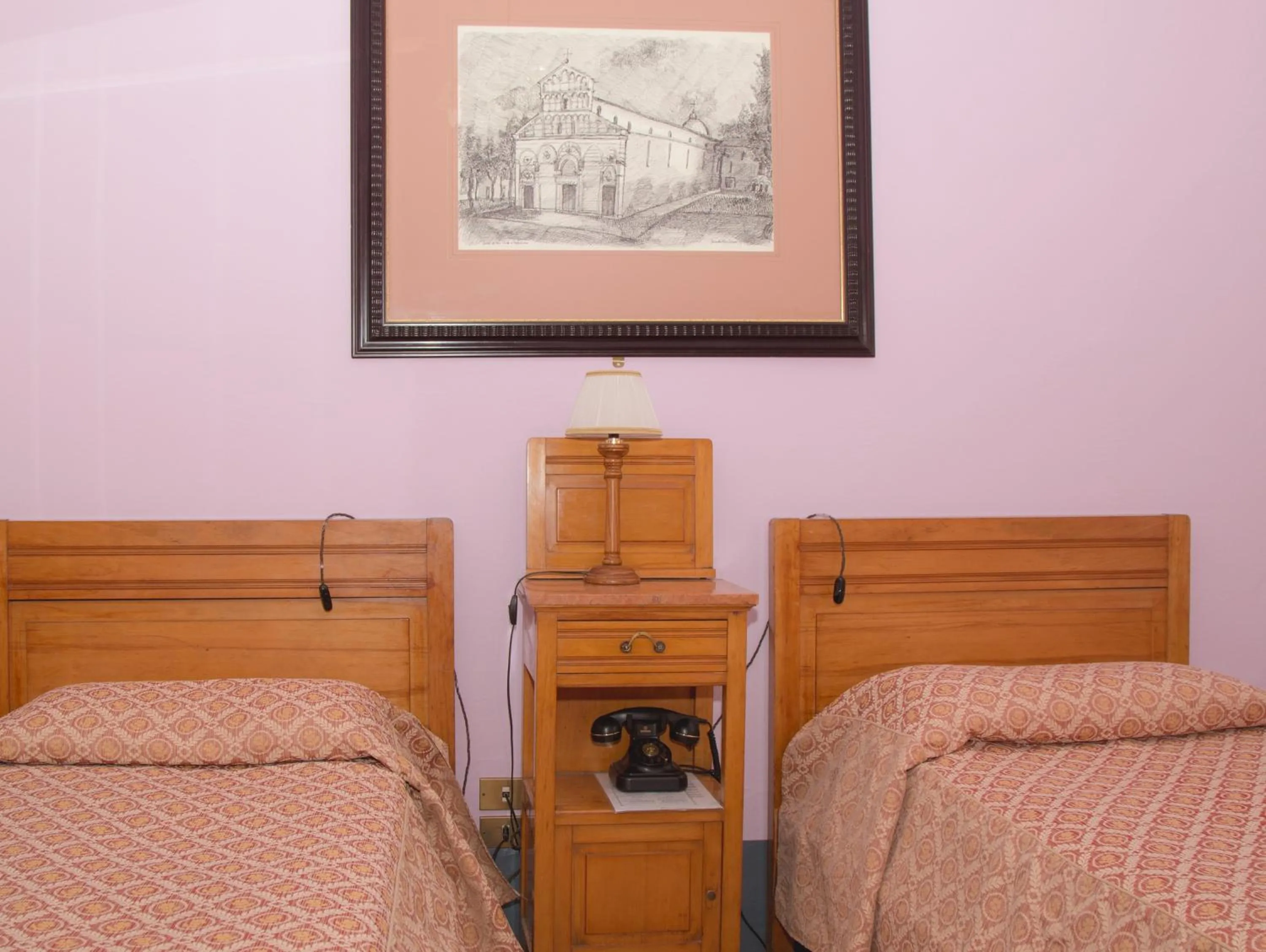 Bed in Royal Victoria Hotel