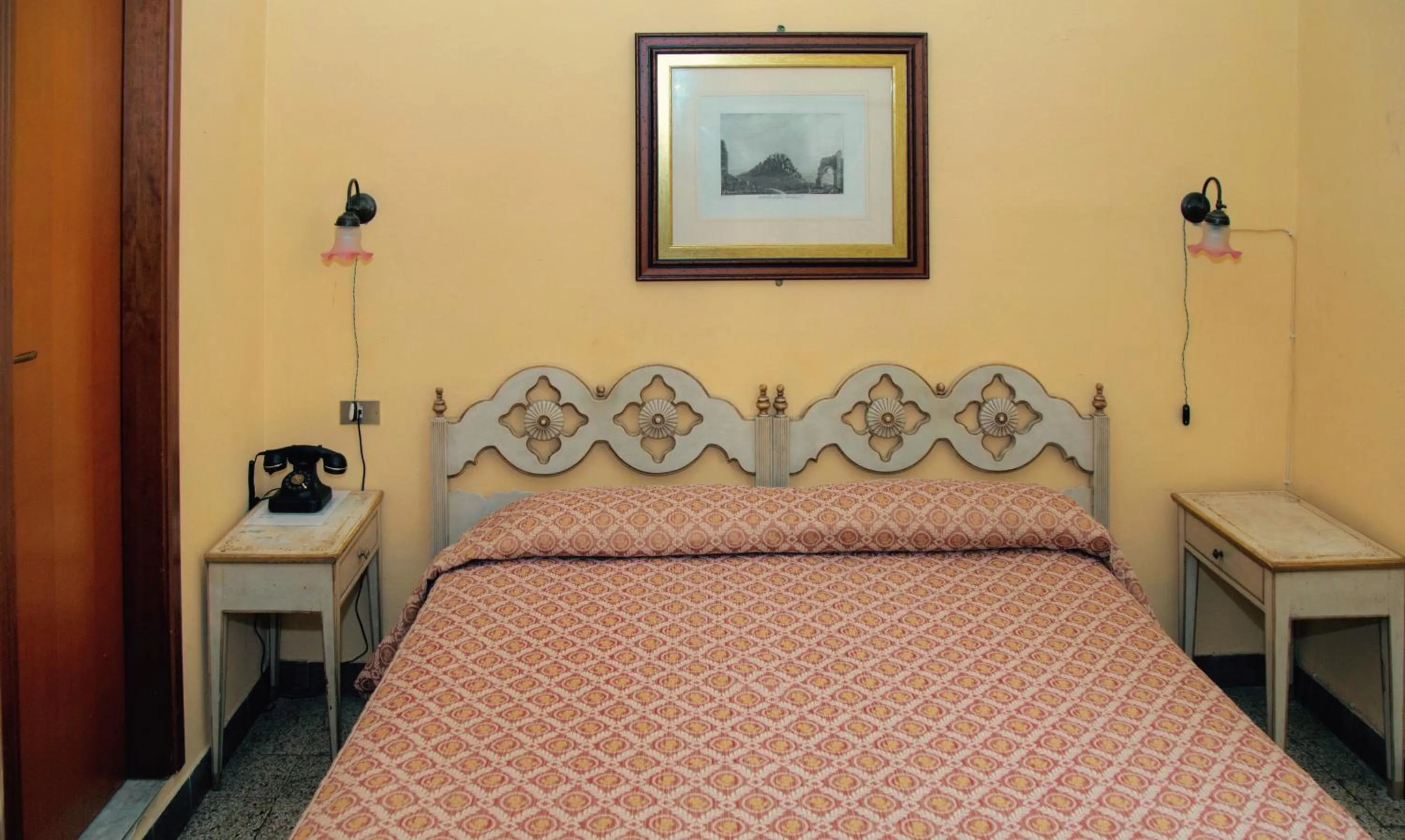 Bedroom, Bed in Royal Victoria Hotel