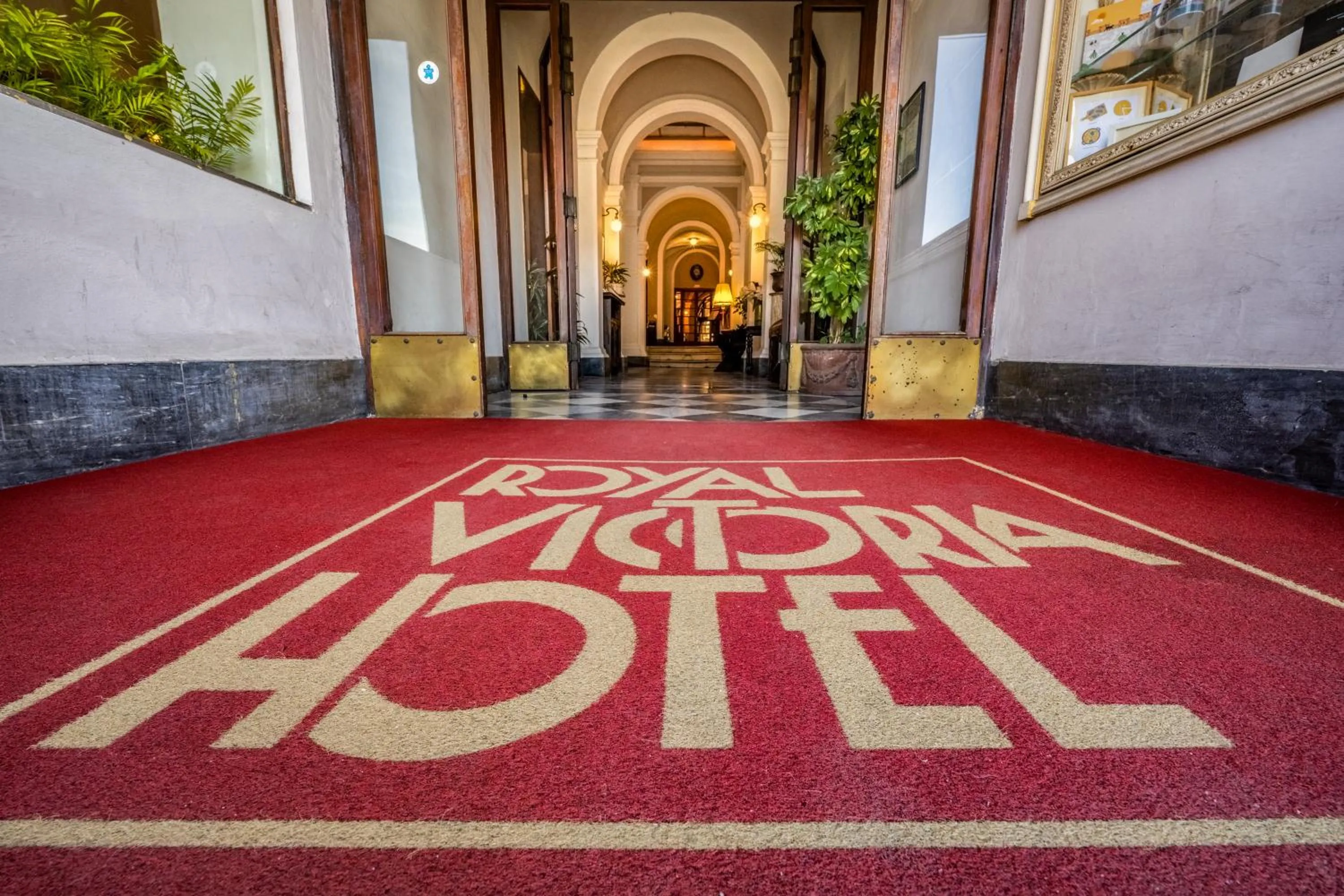Facade/entrance in Royal Victoria Hotel