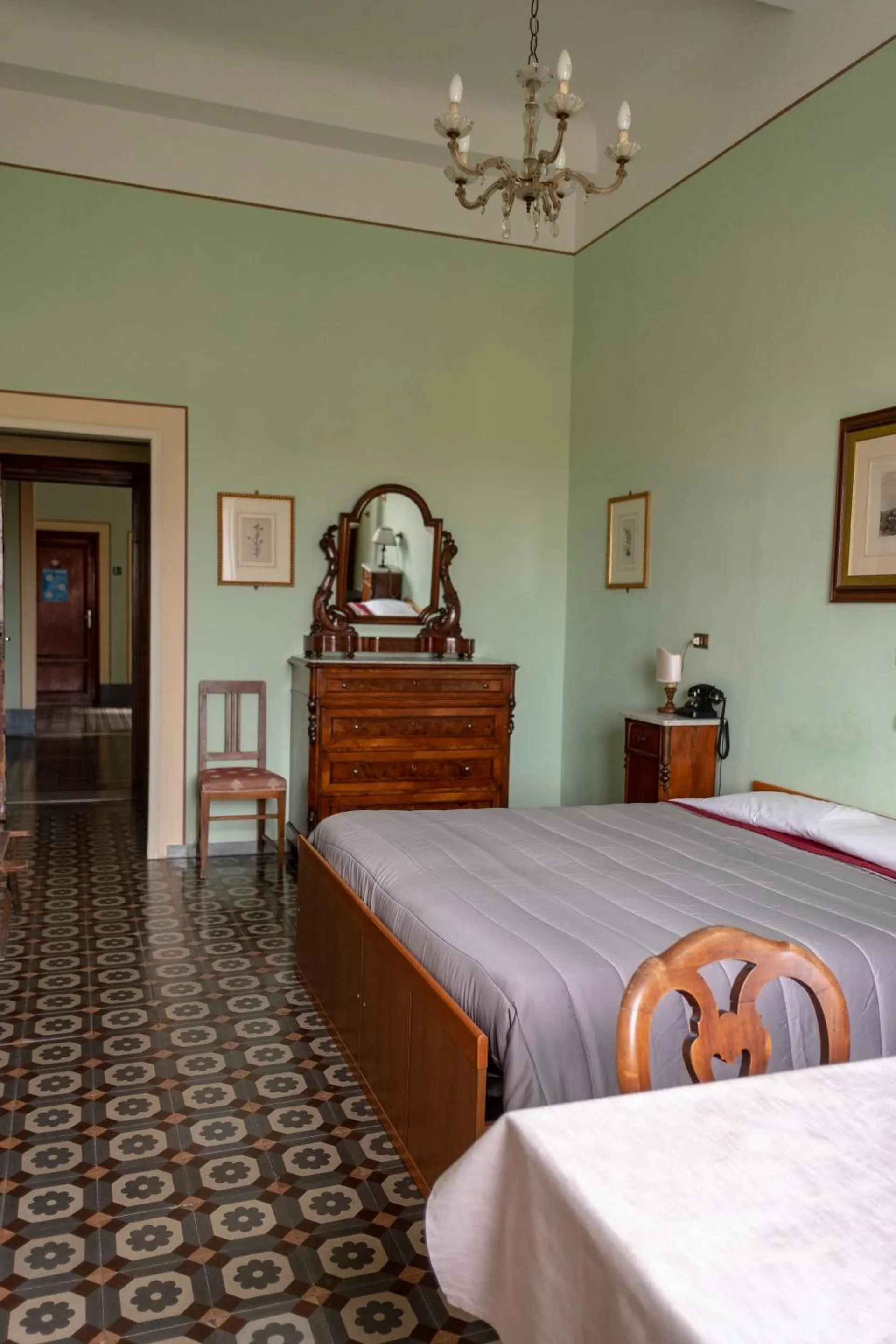 Bedroom, Bed in Royal Victoria Hotel