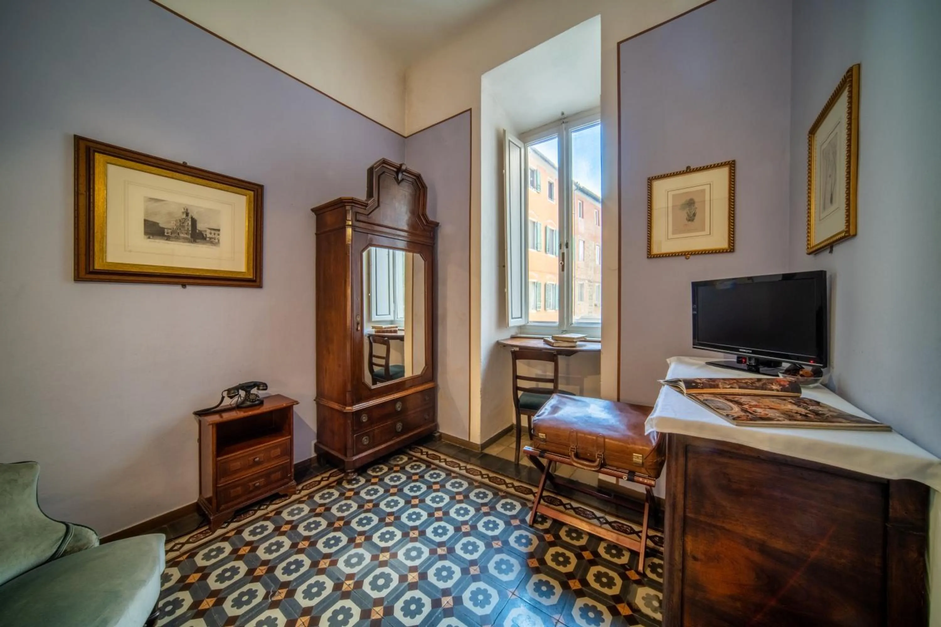 Bedroom in Royal Victoria Hotel